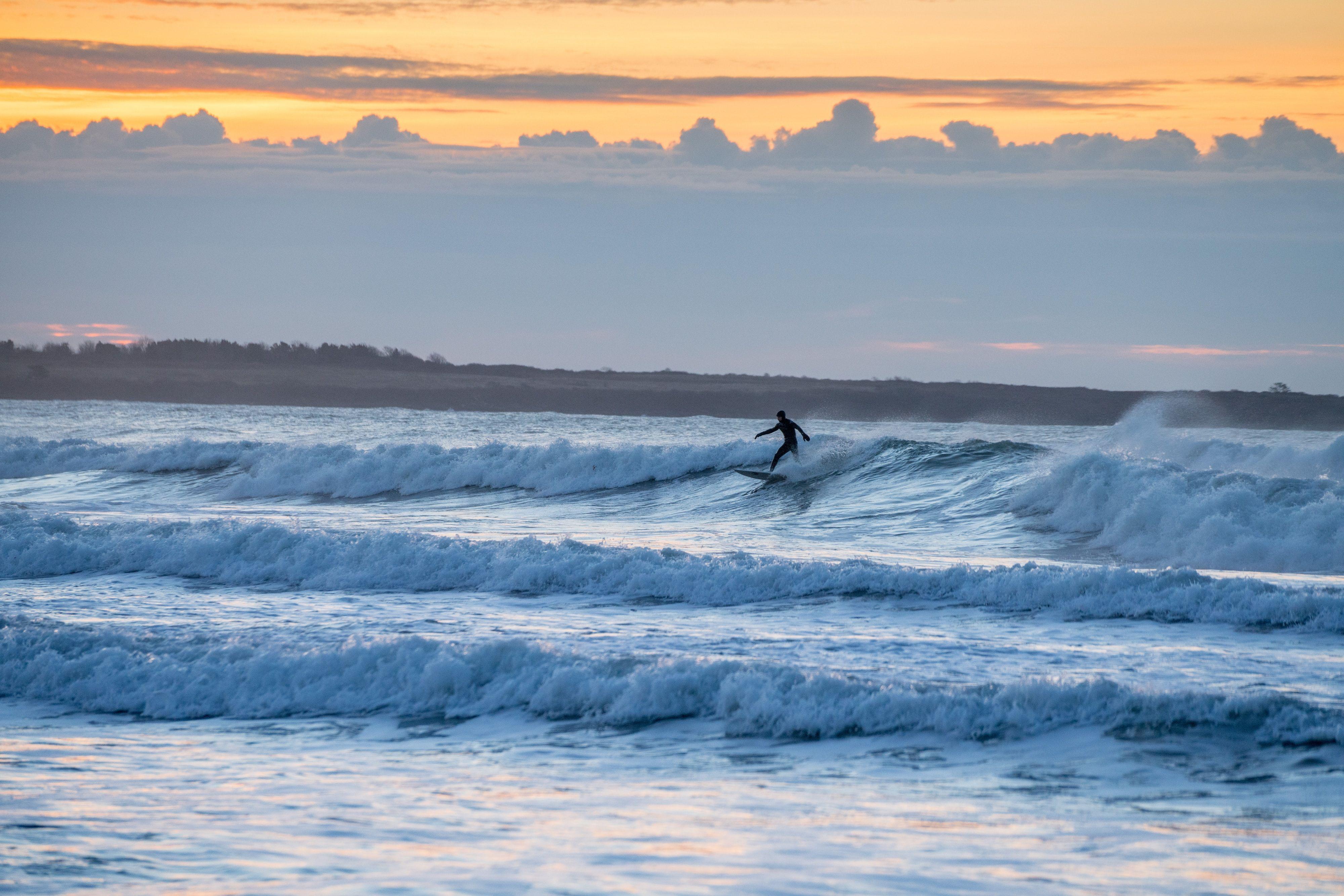 4000x2669 Download wallpaper 4000x2669 surfer, surfing, waves, ocean