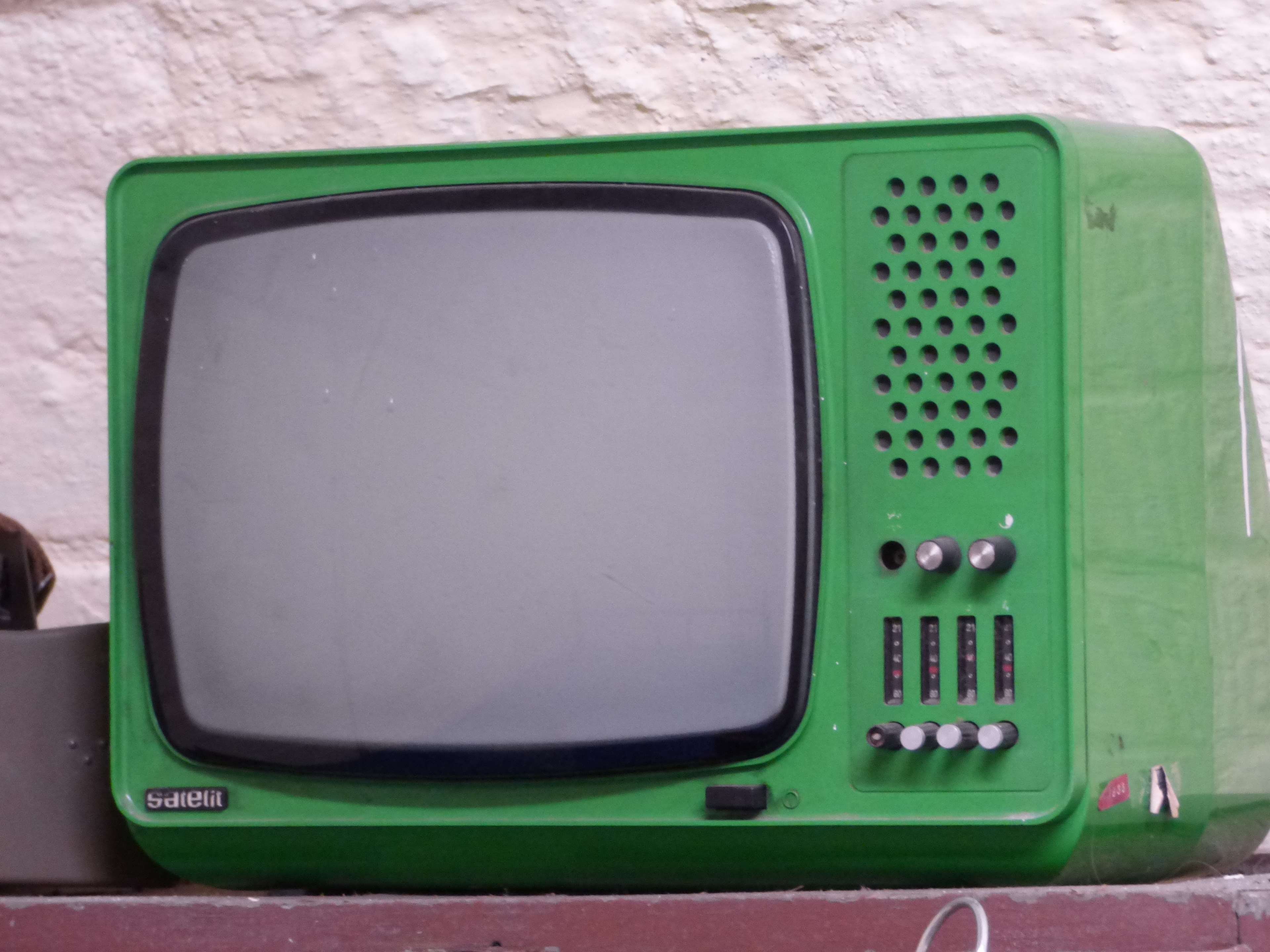 3840x2880 antique, monument, picture tube, television