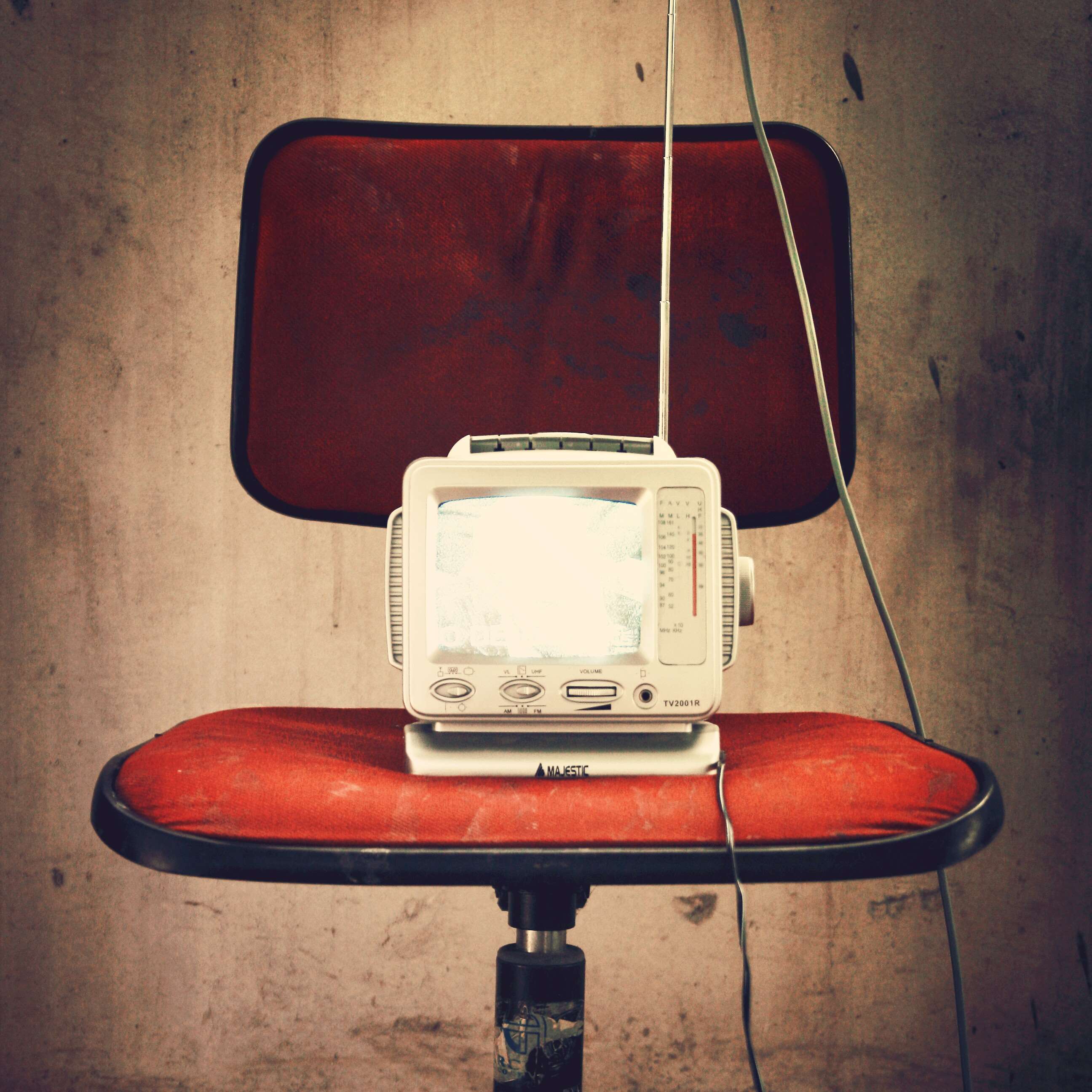 2592x2592 chair, media, old, portable, red, television, tv