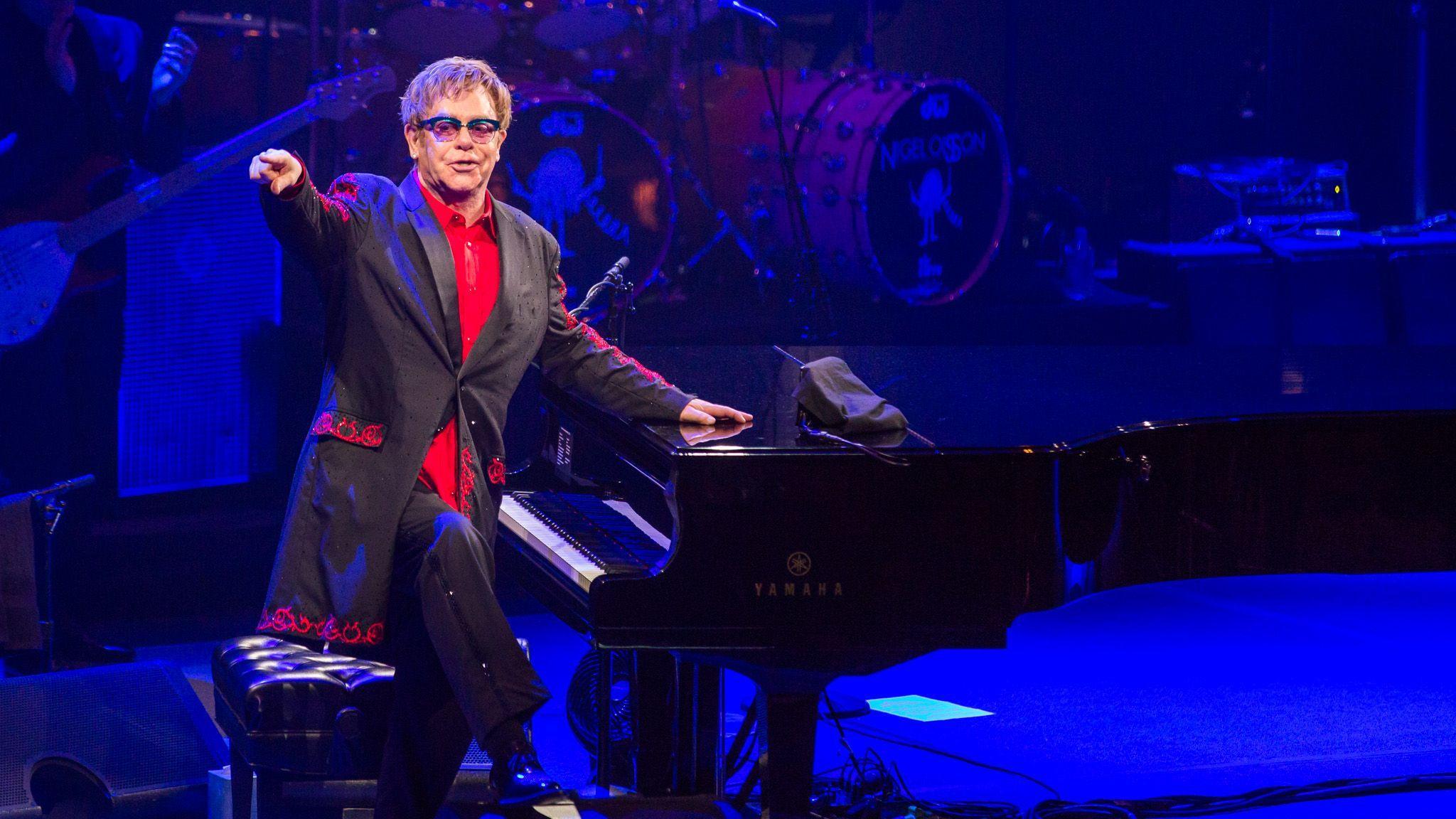 2048x1152 Elton John Wallpaper