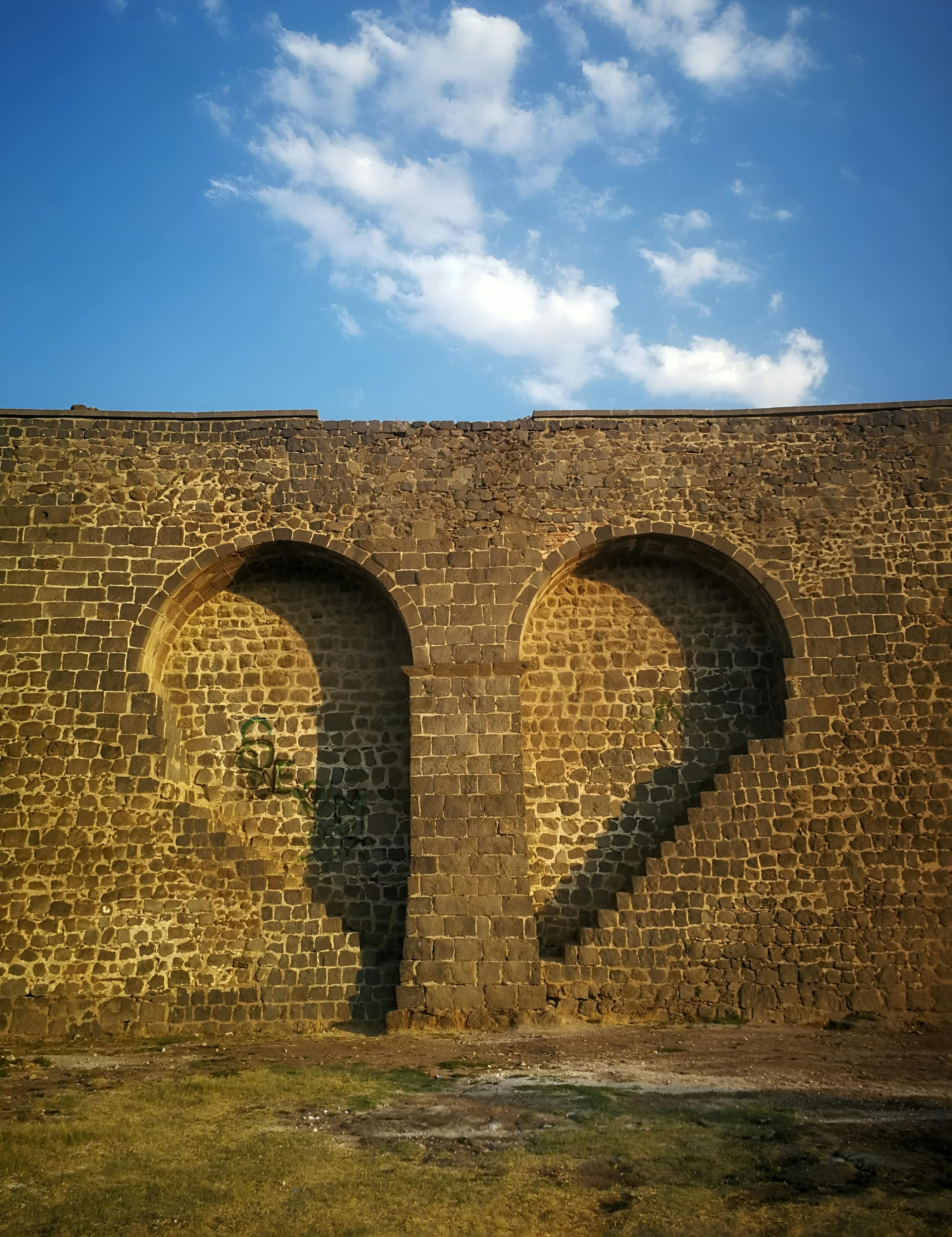 2904x3774 Heart Shape in Diyarbakir Walls · Free