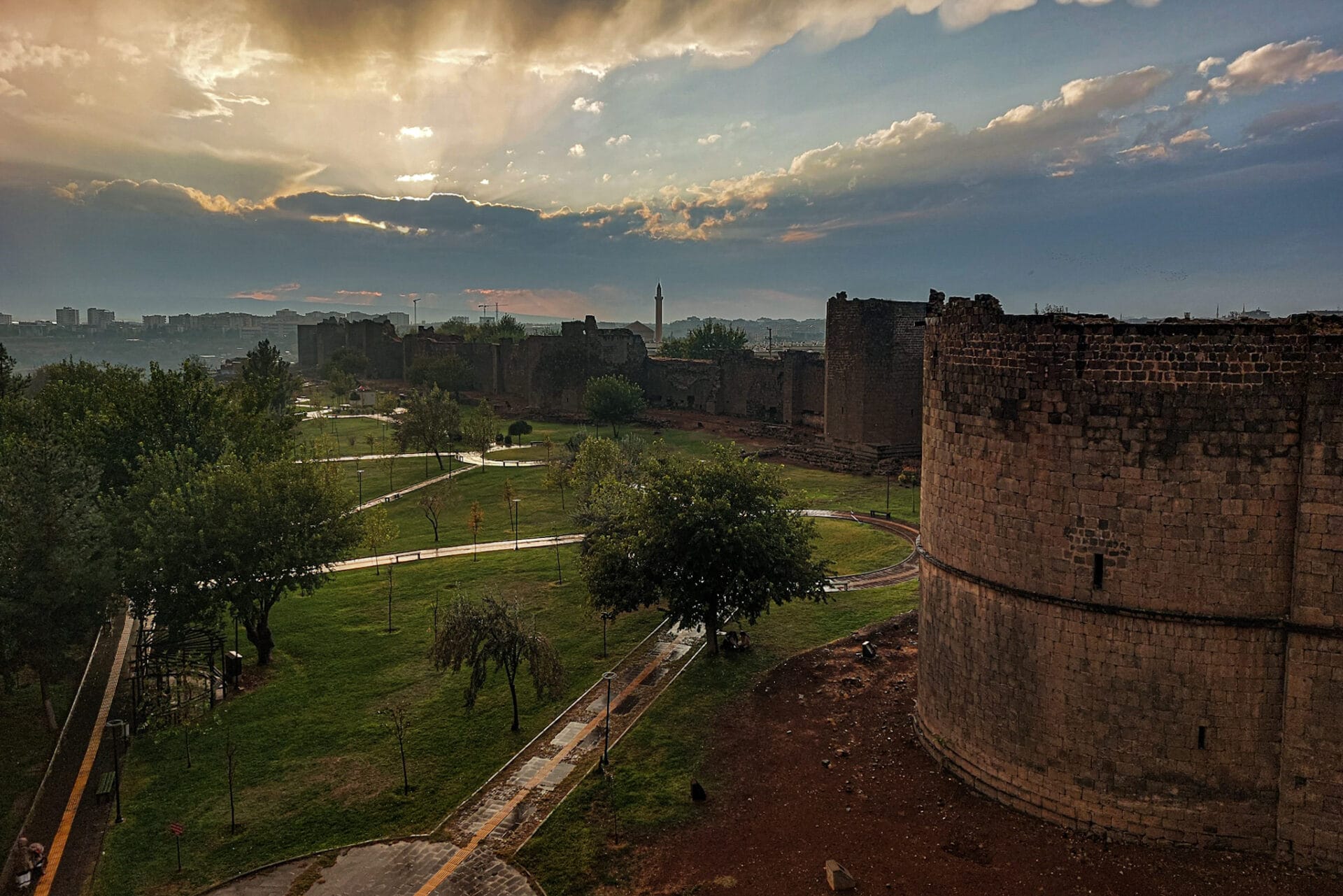 1920x1281 Discover Diyarbakir. The beating heart