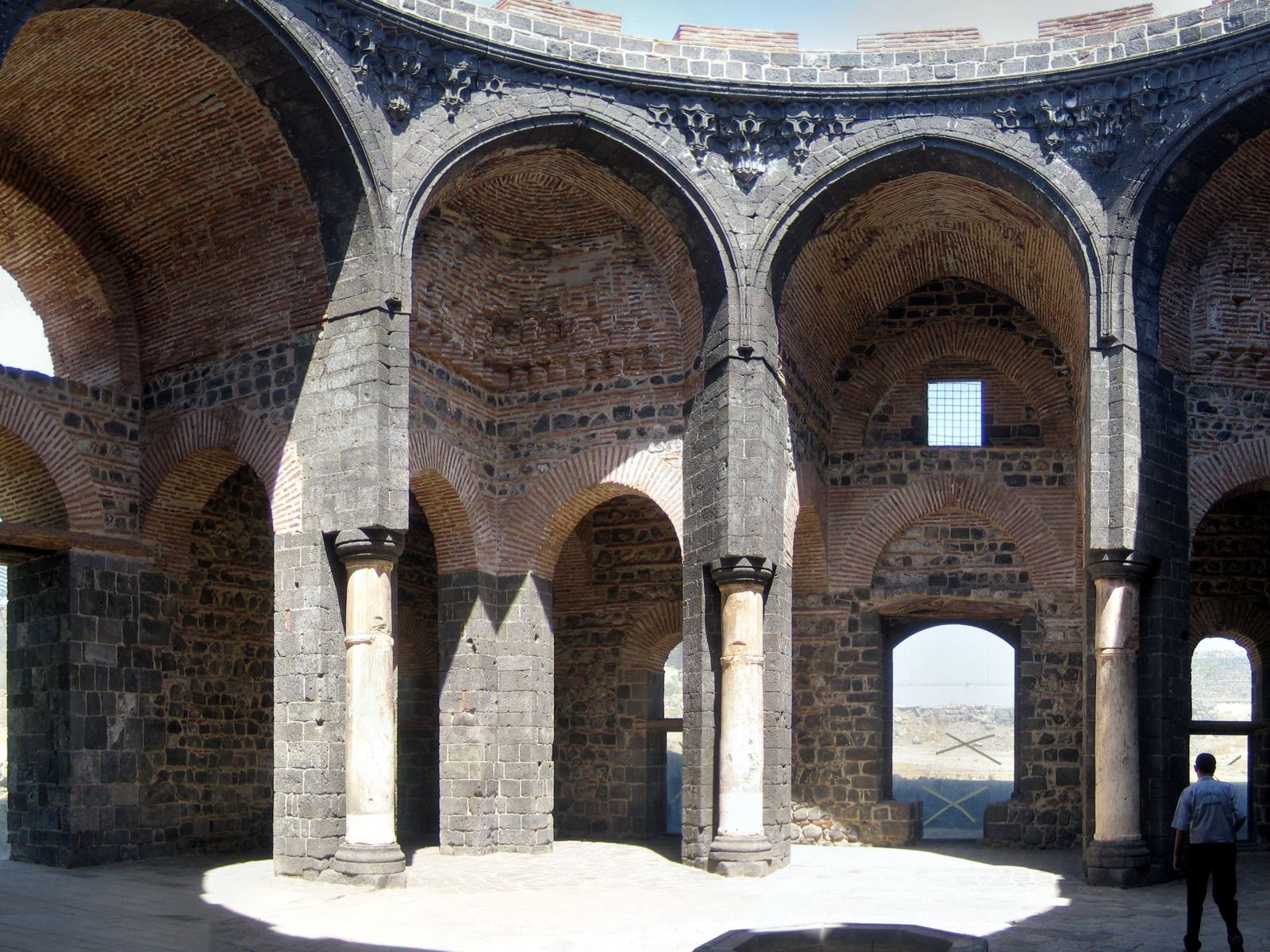 1600x1200 Diyarbakir St. George Church Ruine