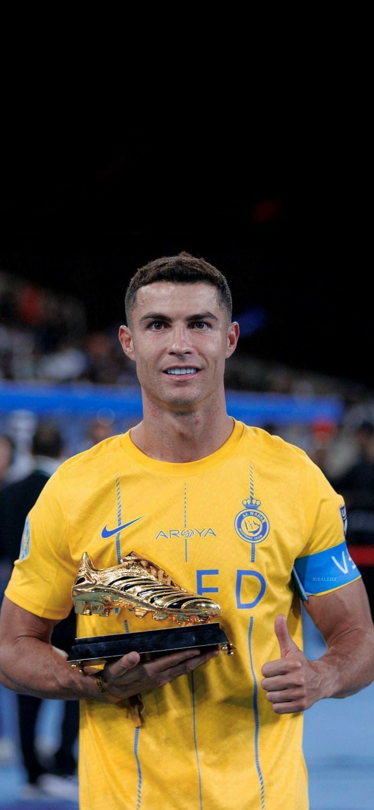 736x1593 Cristiano Ronaldo With First Al Nassr Trophy Wallpaper HD