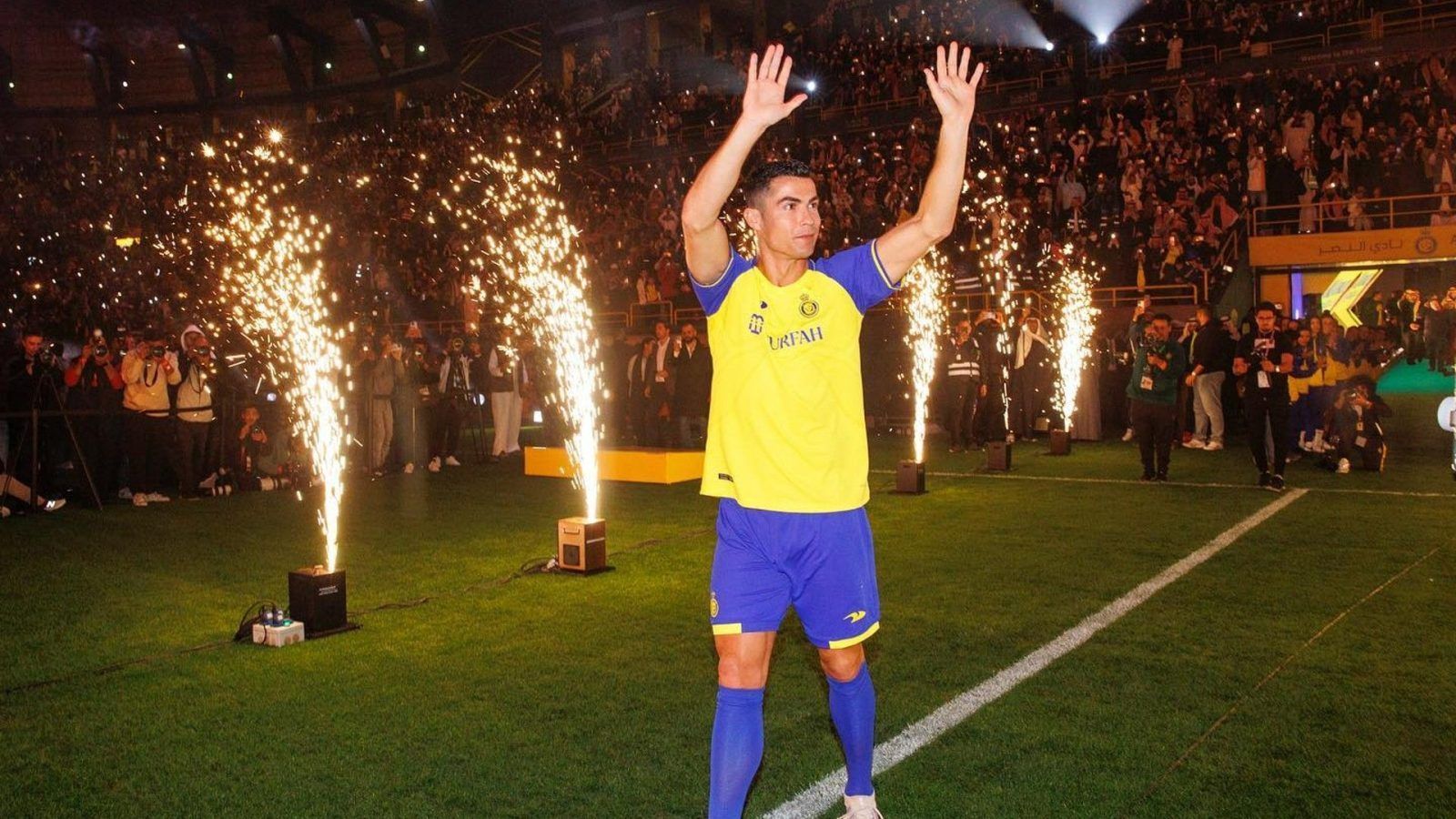 1600x900 Cristiano Ronaldo gets a warm welcome