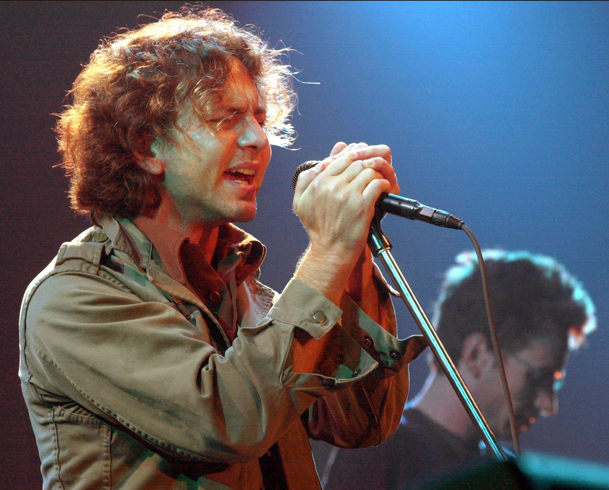 2048x1650 Eddie Vedder HD Wallpaper. Background Imagex1650