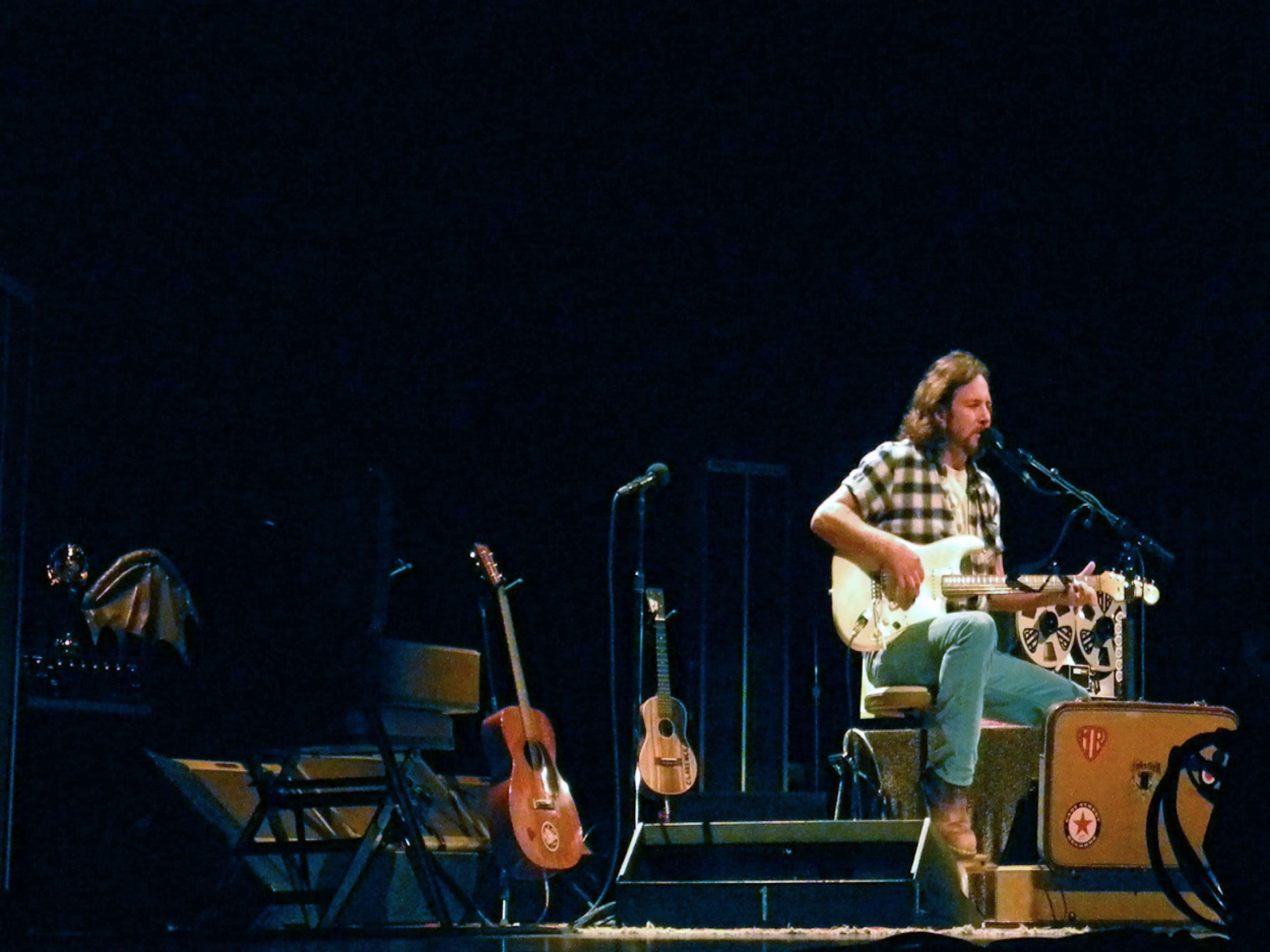 2800x2100 Eddie Vedder Wallpaper High Resolution J9KQ7N