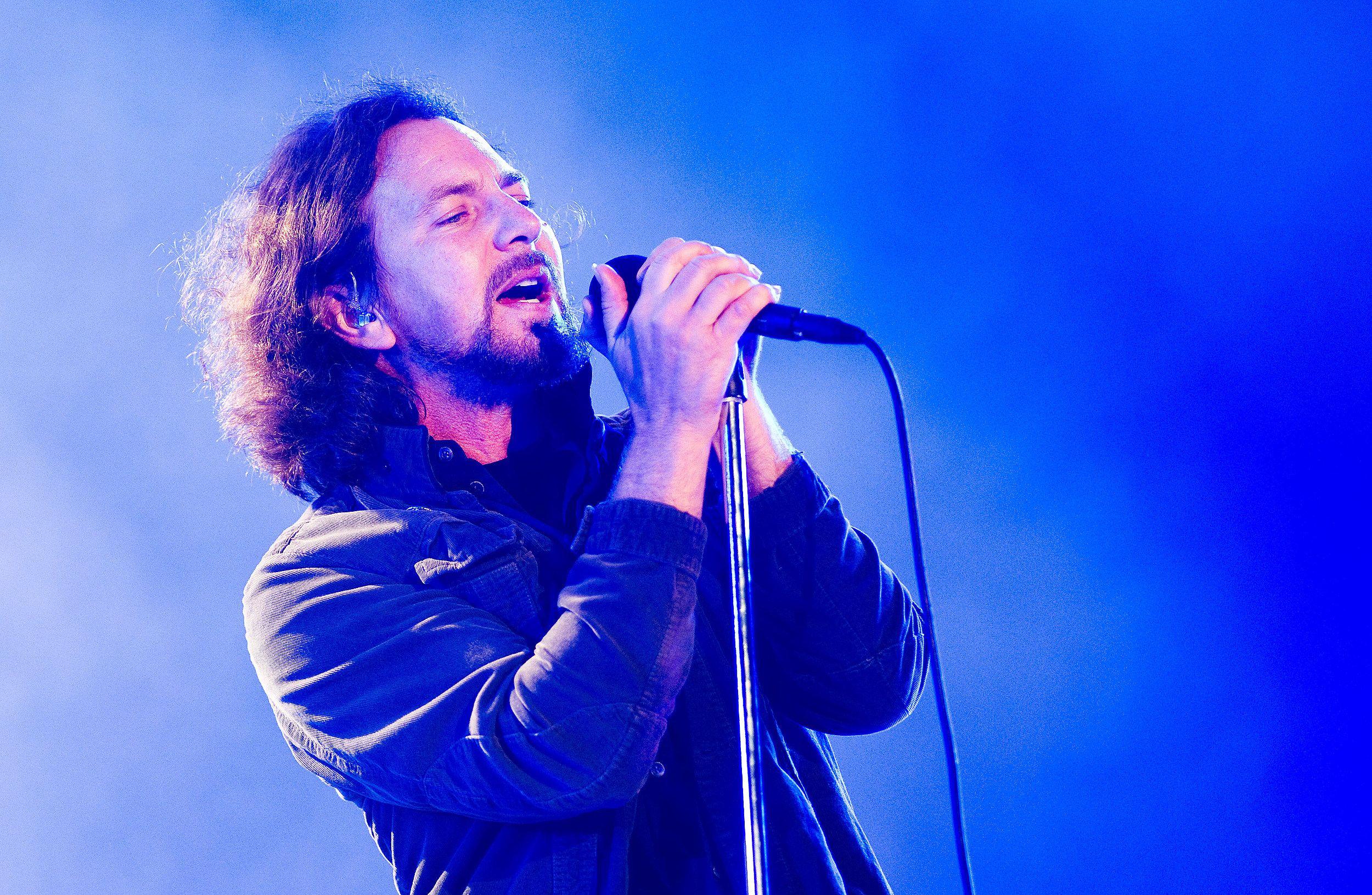 Eddie Vedder Wallpapers - Top Free Eddie Vedder Backgrounds ...