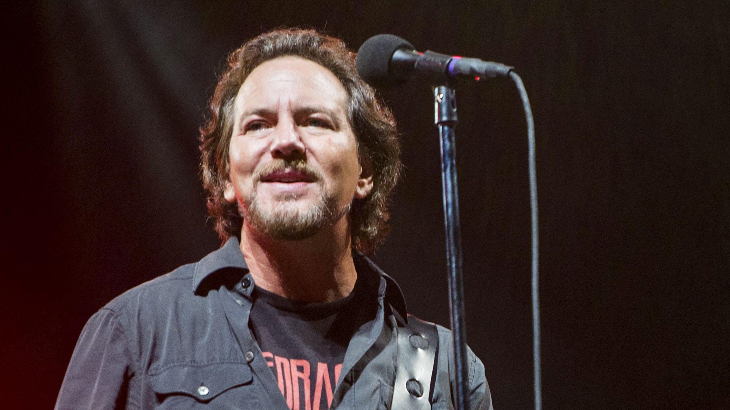 Eddie Vedder Wallpapers - Top Free Eddie Vedder Backgrounds ...