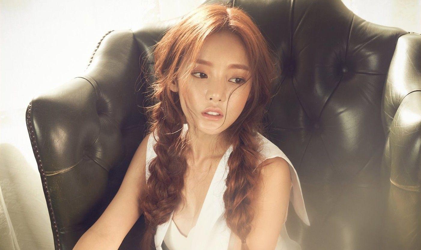 1402x834 #Kara, #Asian, #women, #chair, #K Pop, #Hara