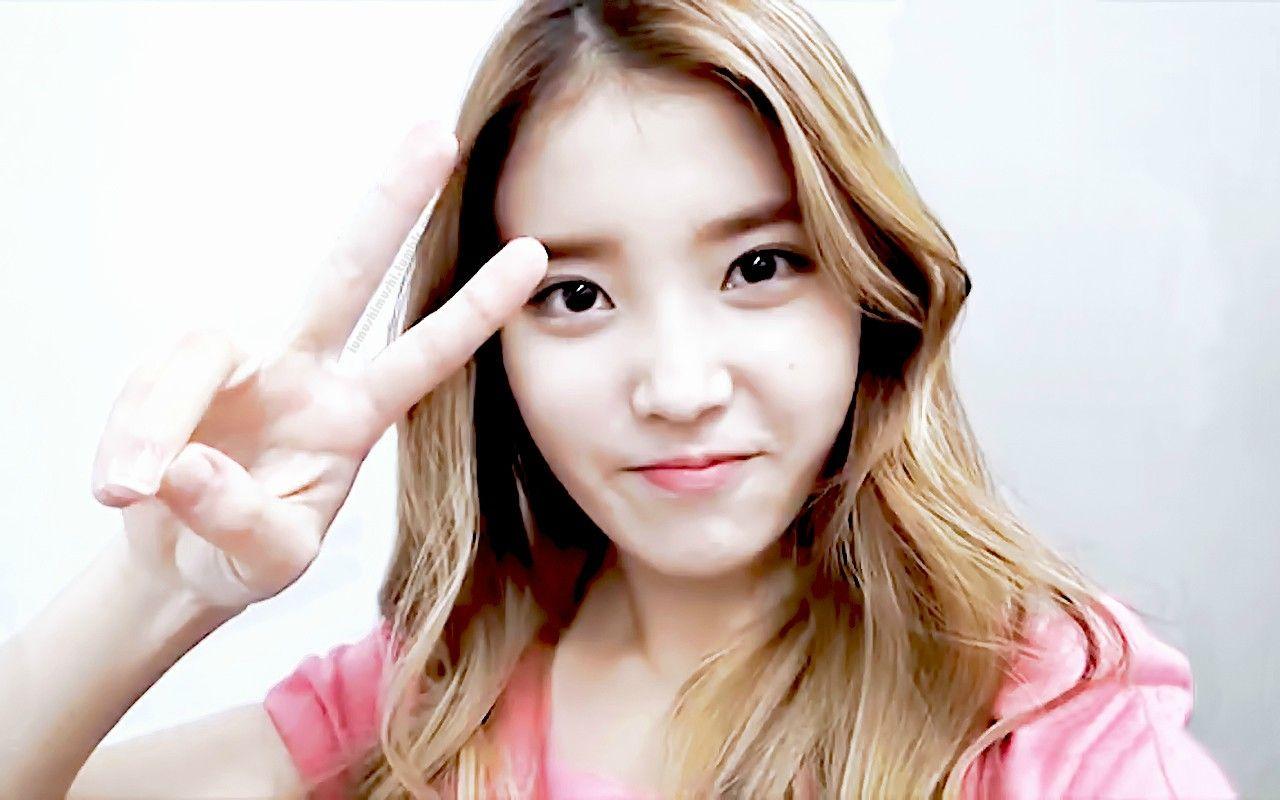 1280x800 Lee Ji Eun / IU