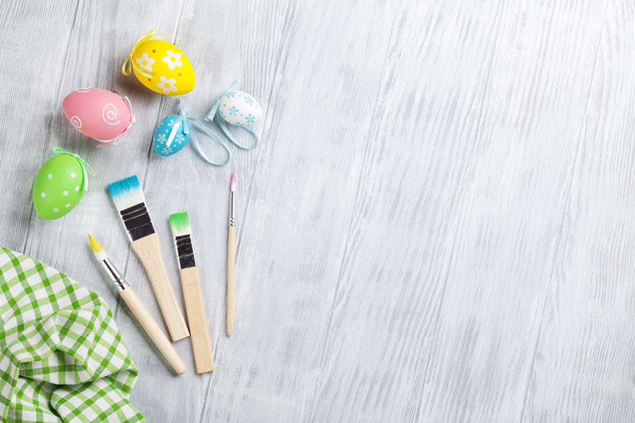 1280x853 Photos Paintbrush Easter Eggs Holidays Wood planks