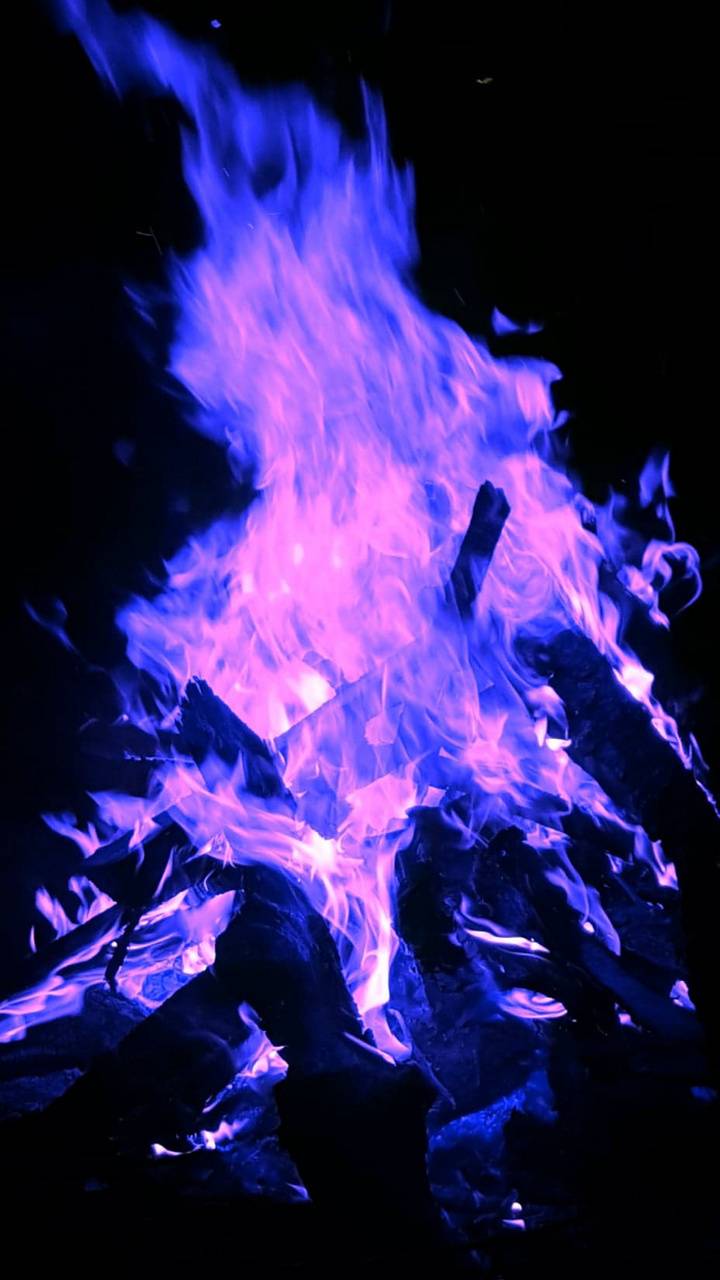 Hình nền lửa màu tím 720x1280