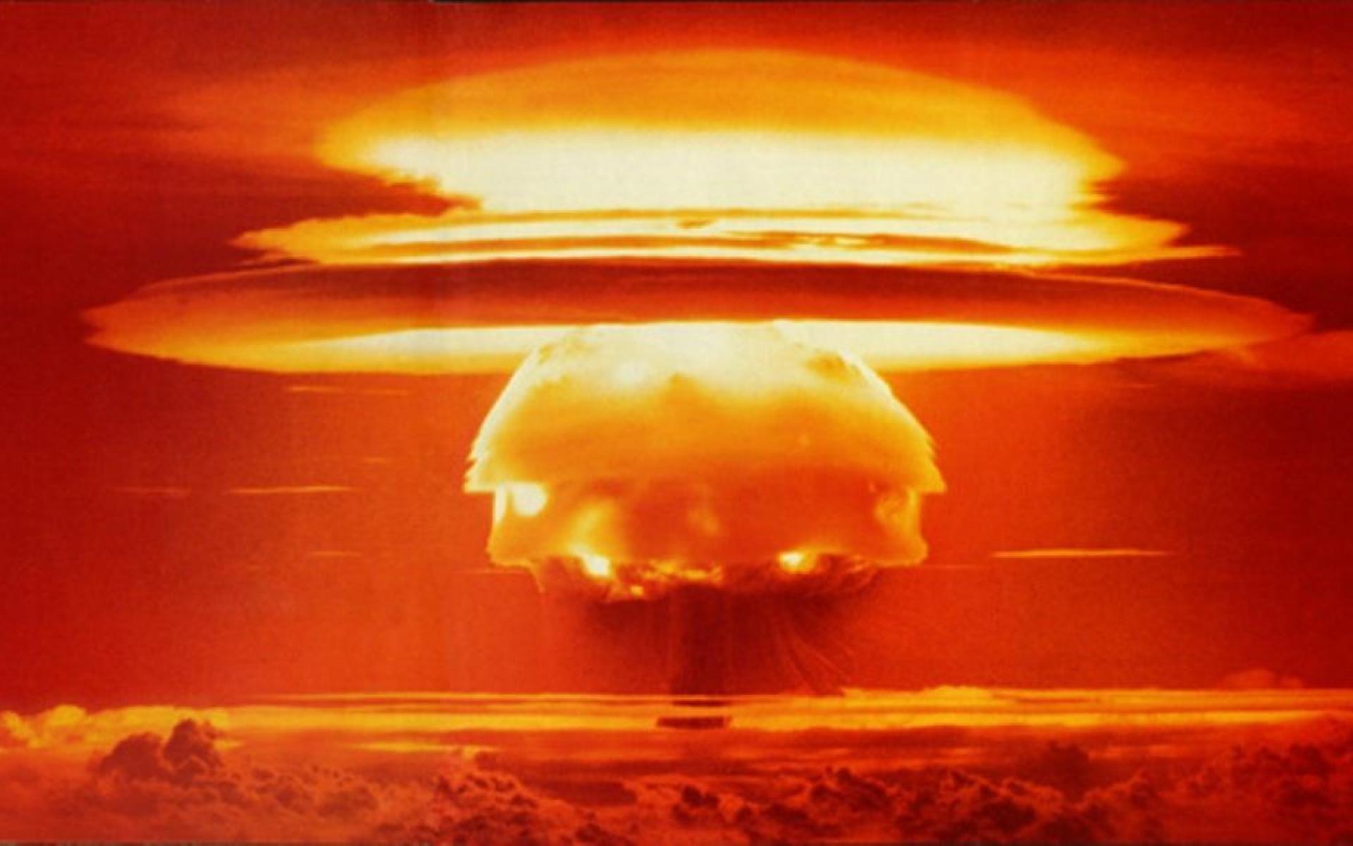 “氢弹”和“原子弹”爆炸一瞬间的中心温度有多高？