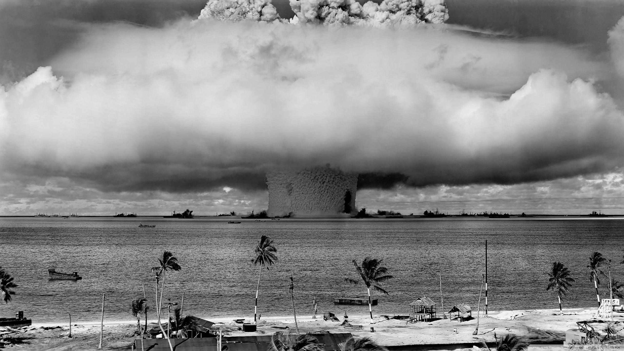 2560x1440 Nuclear blast, mushroom clouds, monochrome, atomic bomb HD