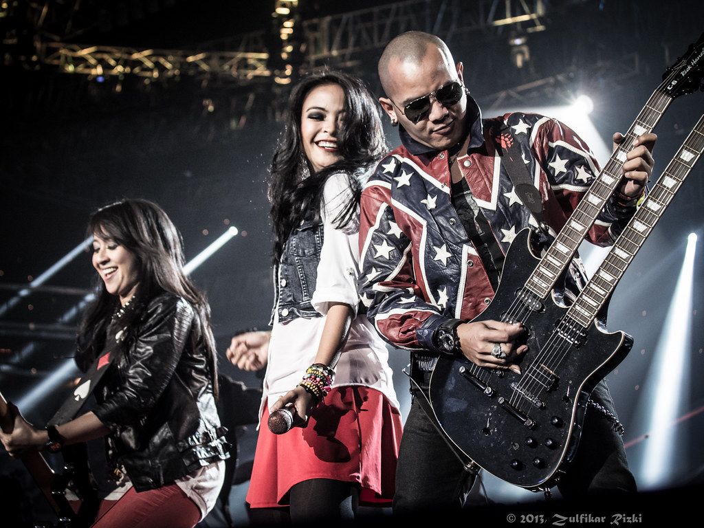 1024x768 Kotak Band. HUT Transmedia ke 12