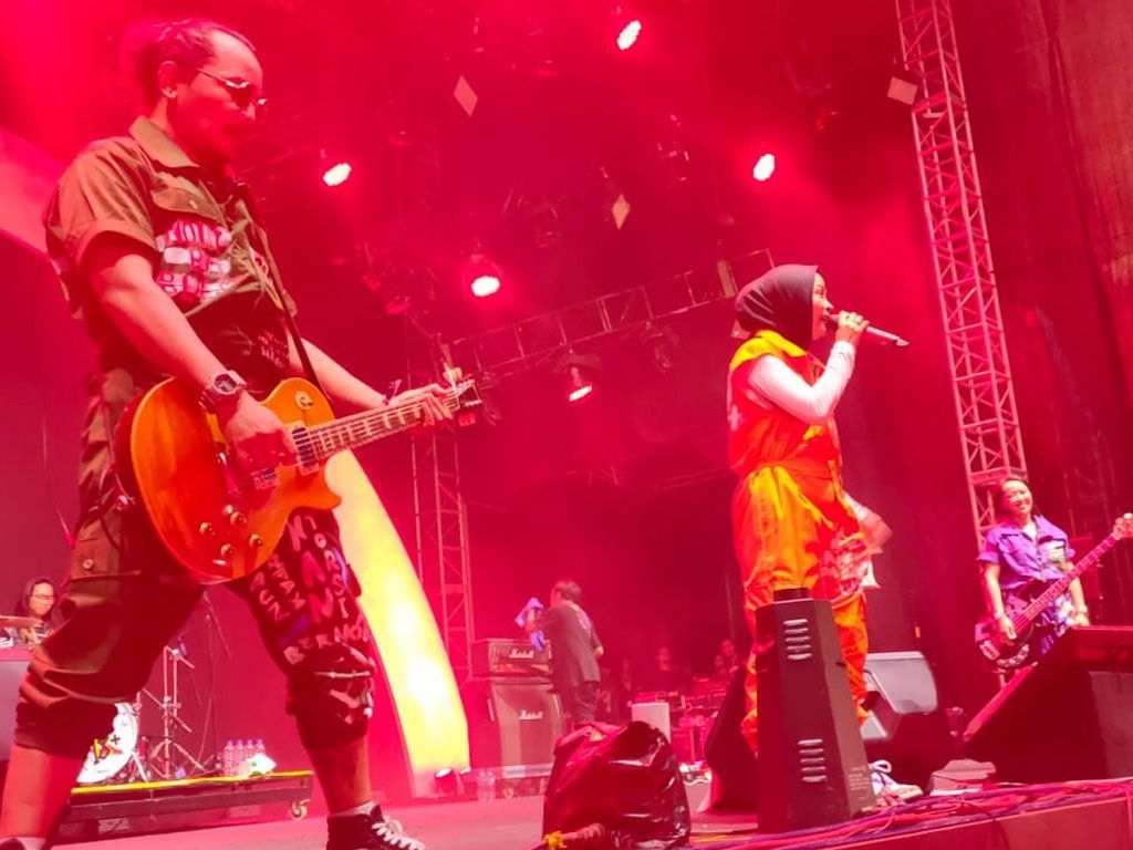 1024x768 Grup Band Kotak Gelar Tur Konser