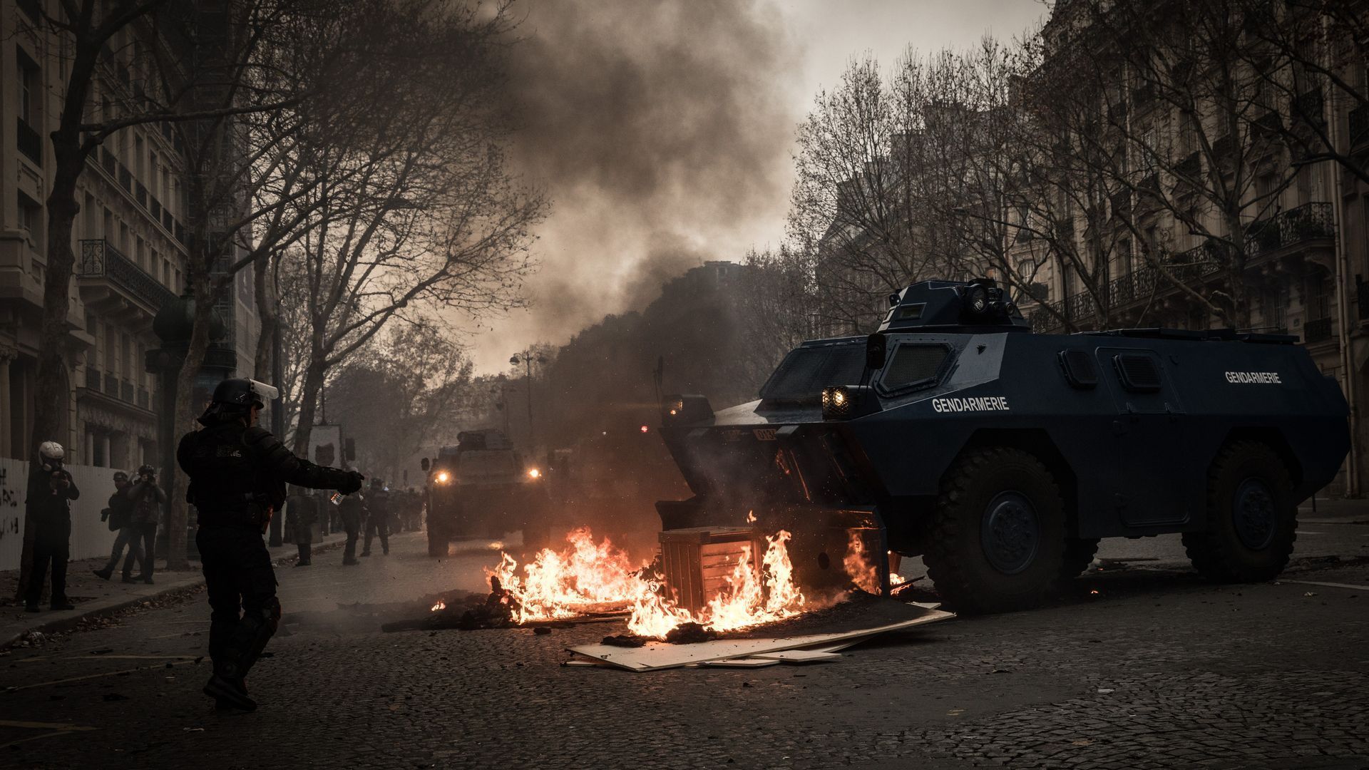 1920x1080 France on fire: 000 were at it