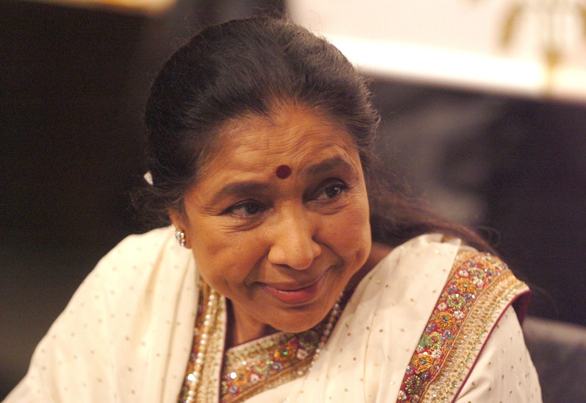 2000x1377 Asha Bhosle Wallpaper