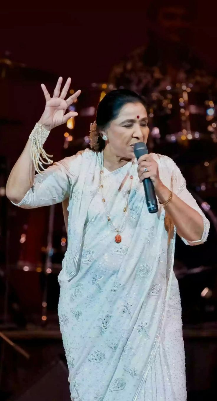 736x1360 Asha Bhosle