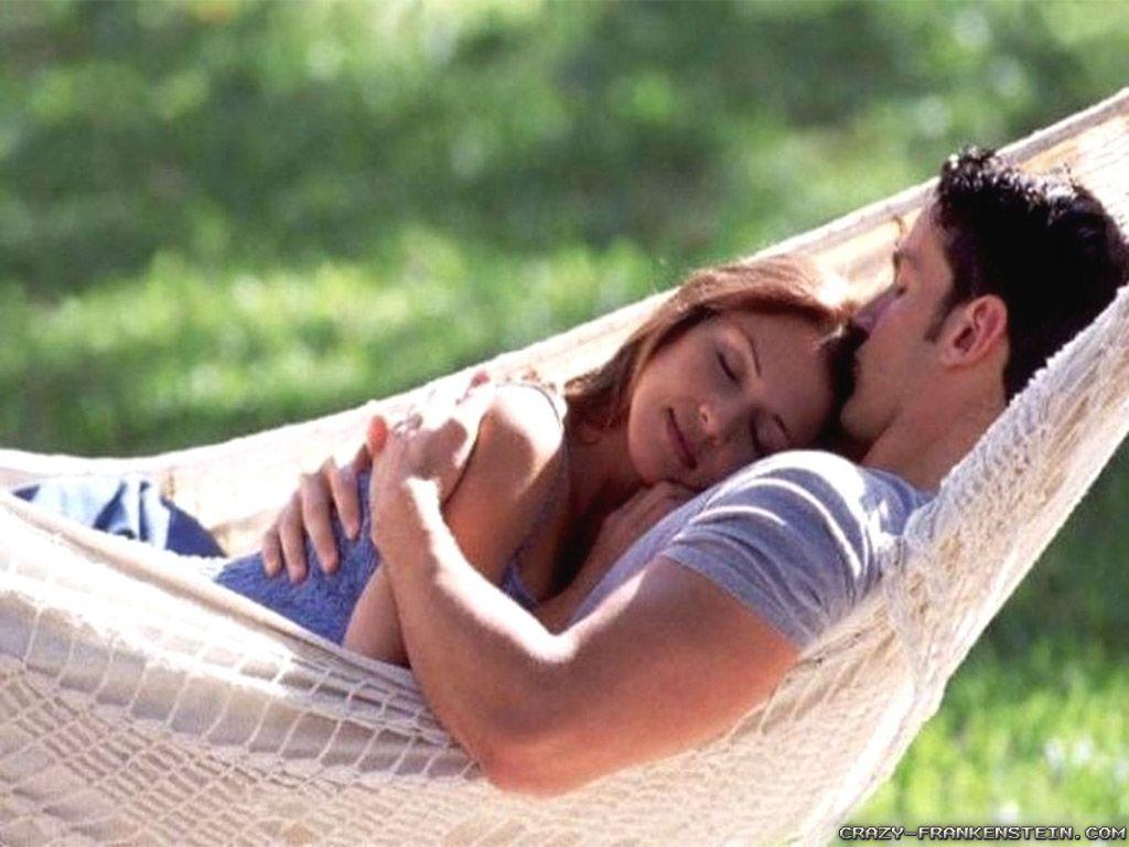 1024x768 Romantic Hug wallpaper