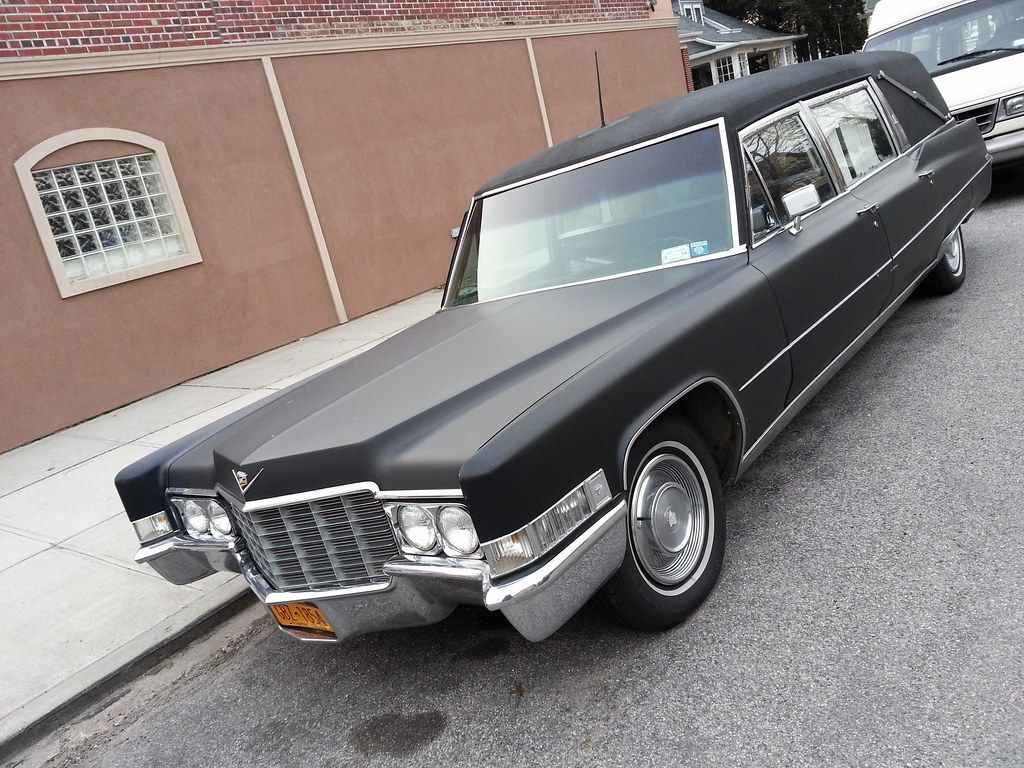 1024x768 Cadillac hearse'm Just Walkin'
