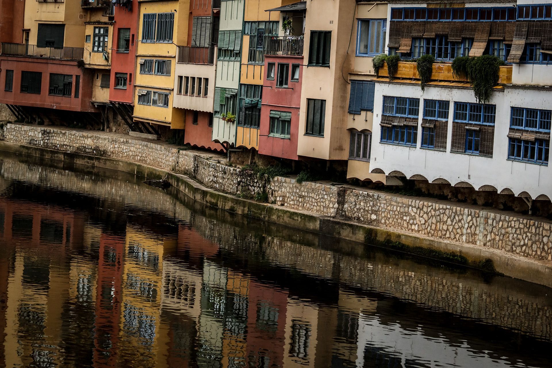 1920x1280 Street Photography in Girona 11