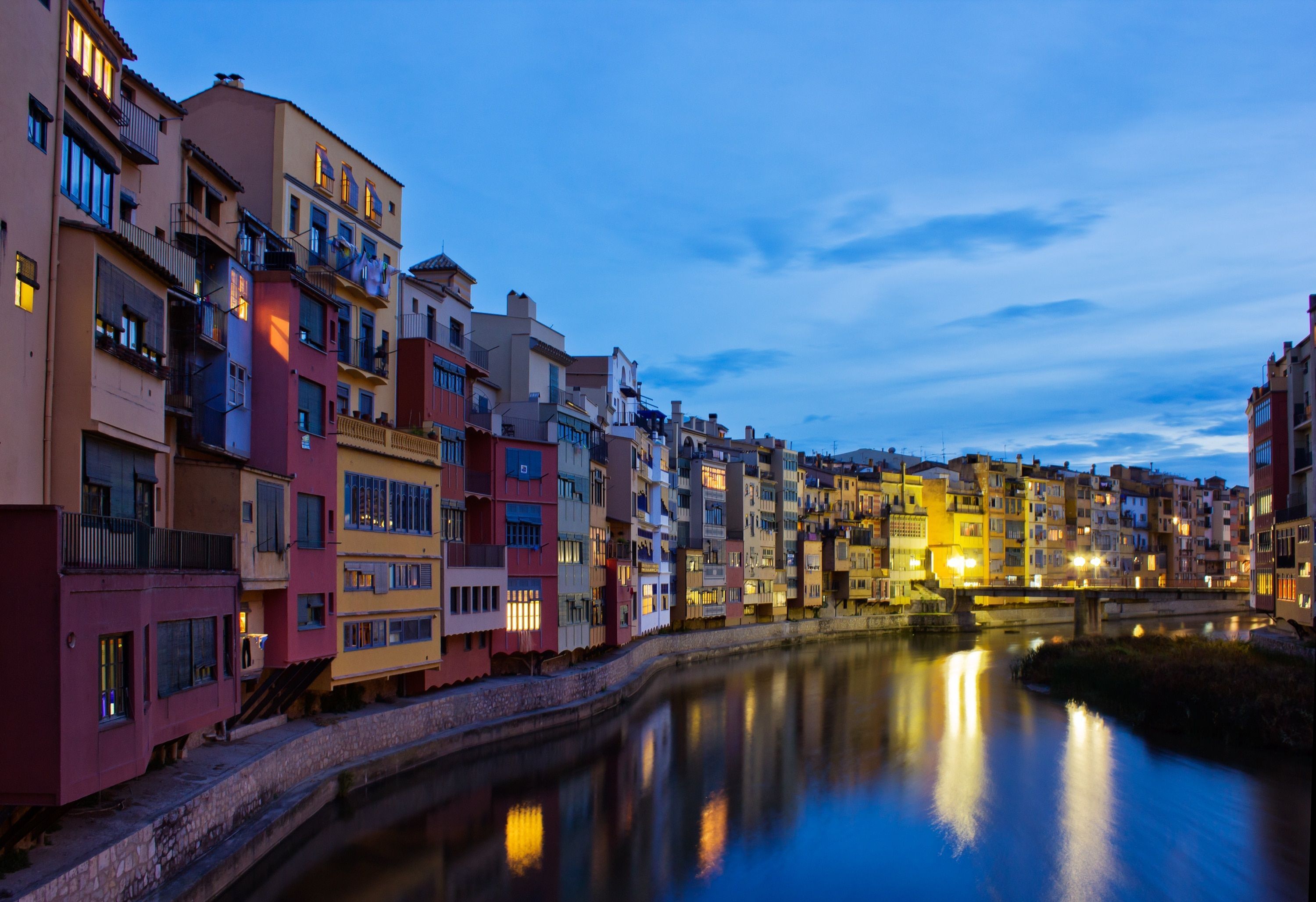 3000x2057 Travel Guide for Girona, Catalonia