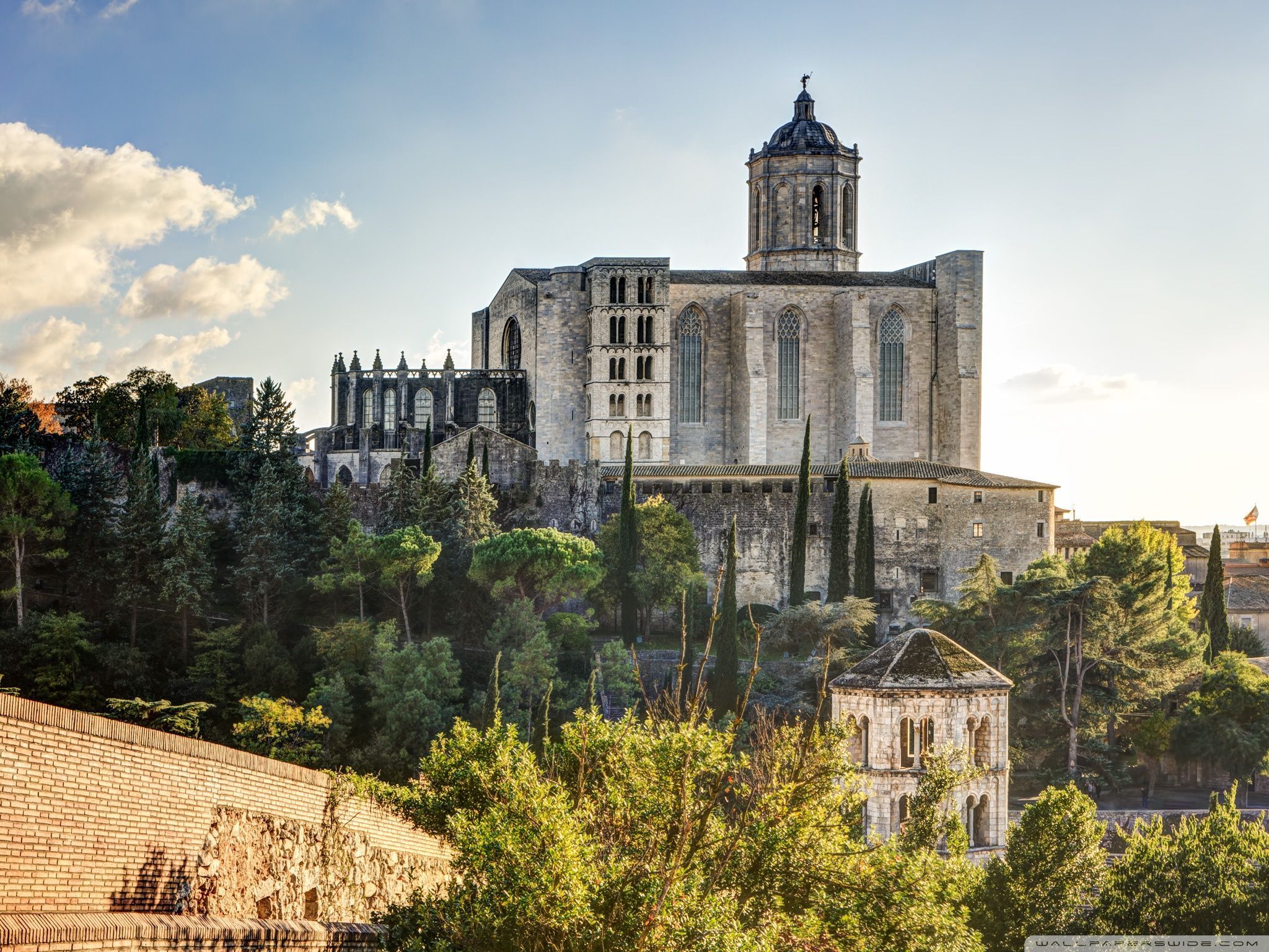 2048x1536 Girona Cathedral (Catalonia) Ultra HD