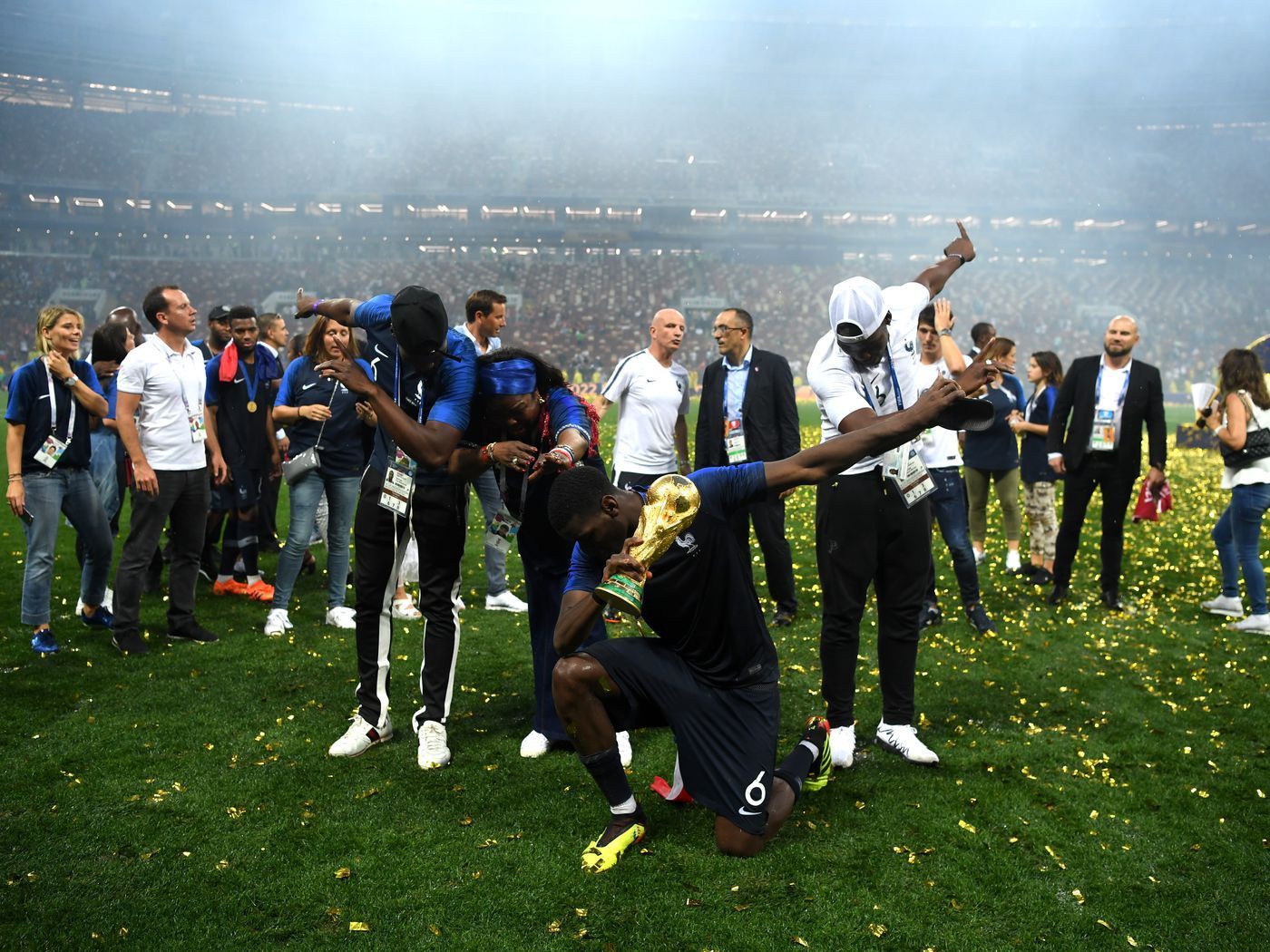 1400x1050 World Cup celebration