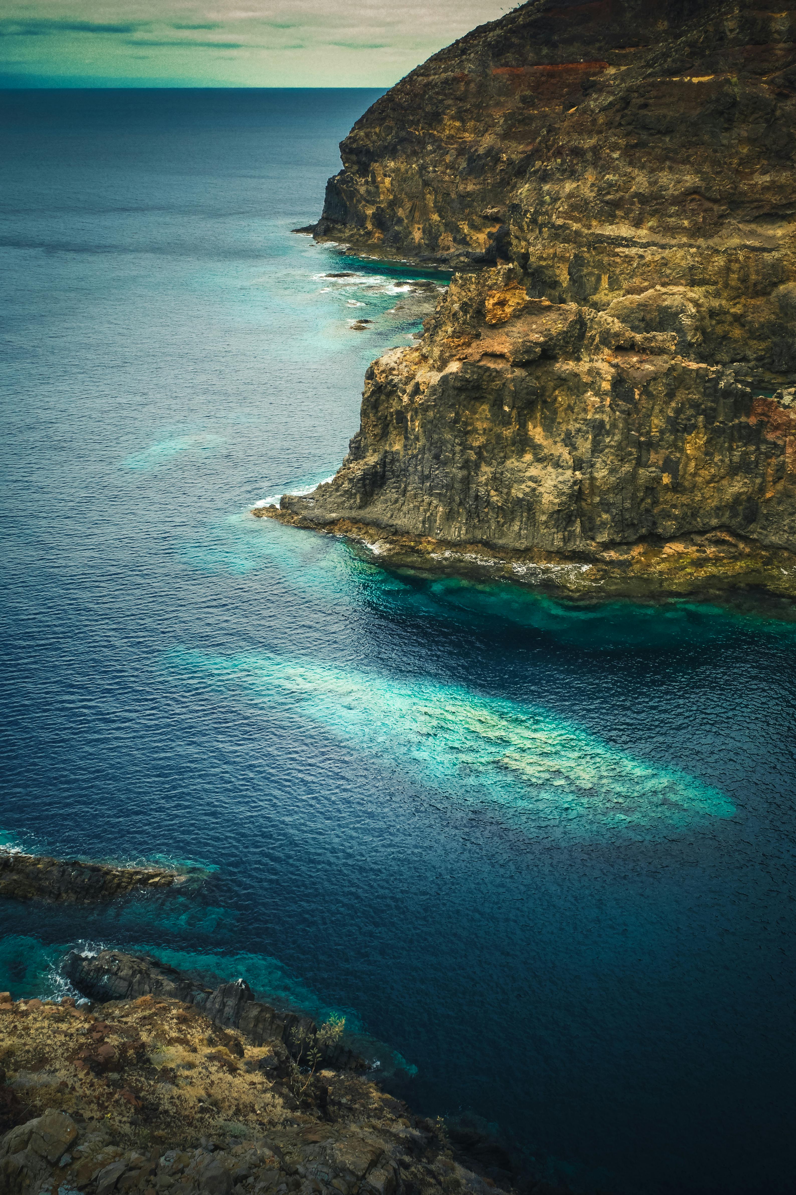 3177x4765 Cliff along Blue Sea · Free