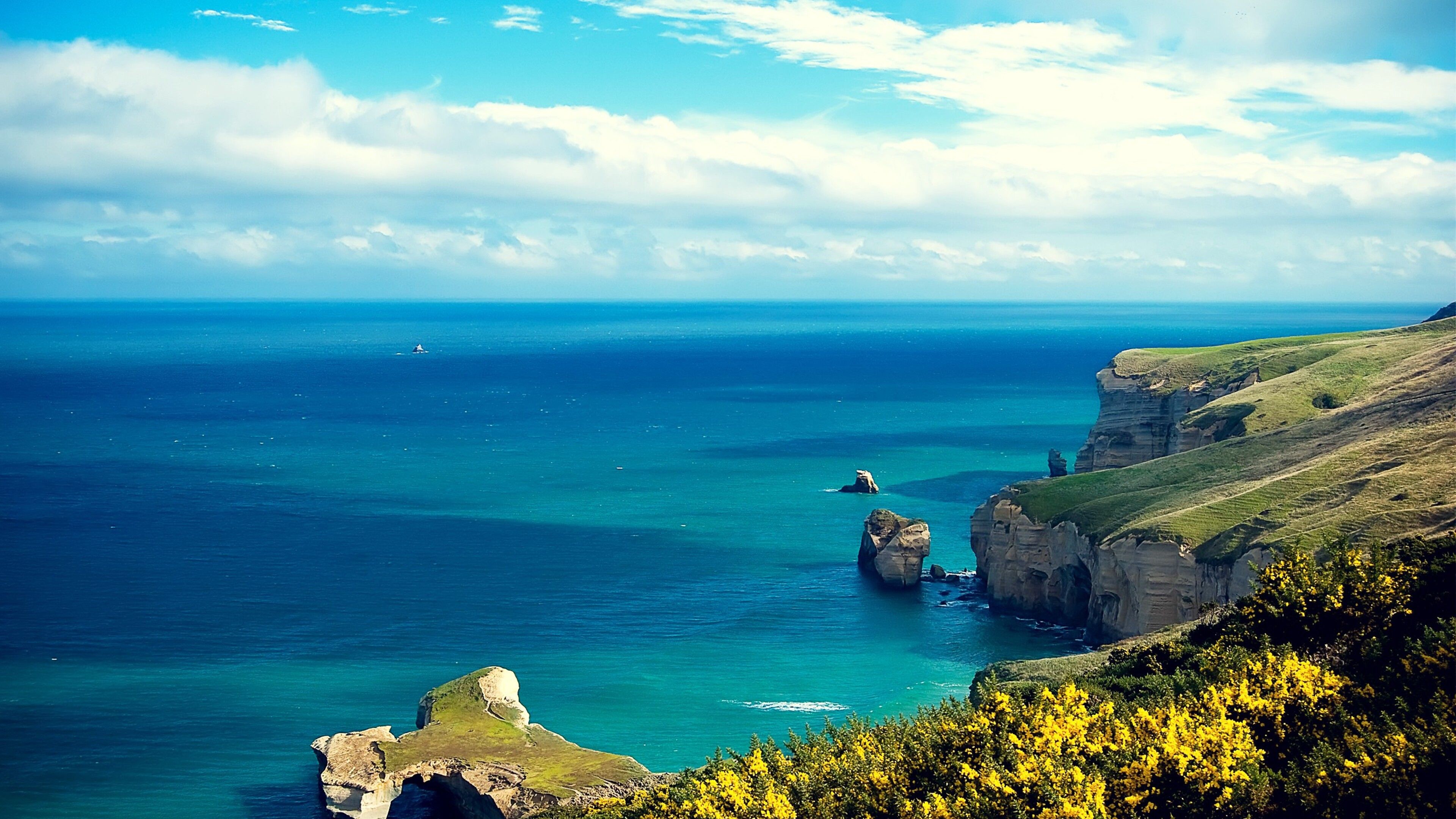 3840x2160 Coastal Cliff Near Ocean Under Cloudy