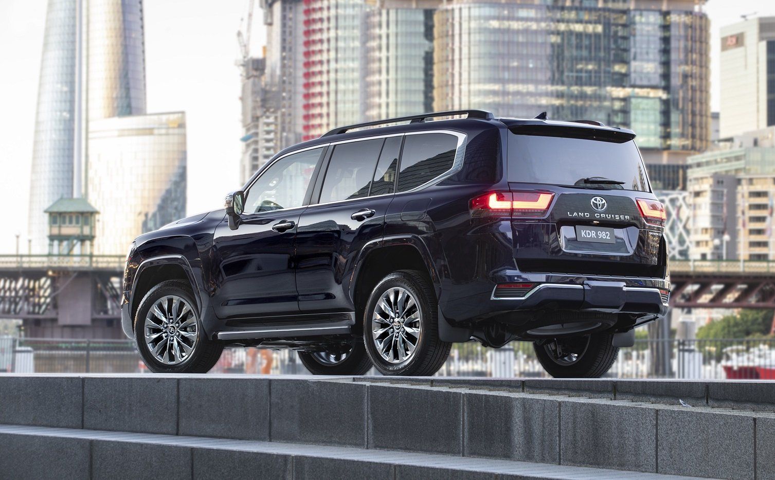1507x933 Toyota LandCruiser 300 review and buyer