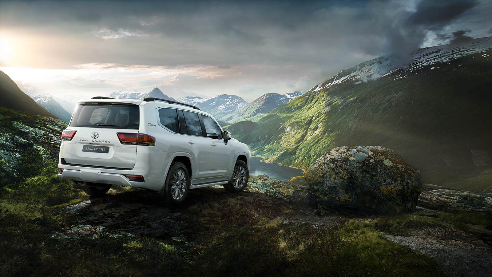1600x901 Toyota Land Cruiser 300 Series