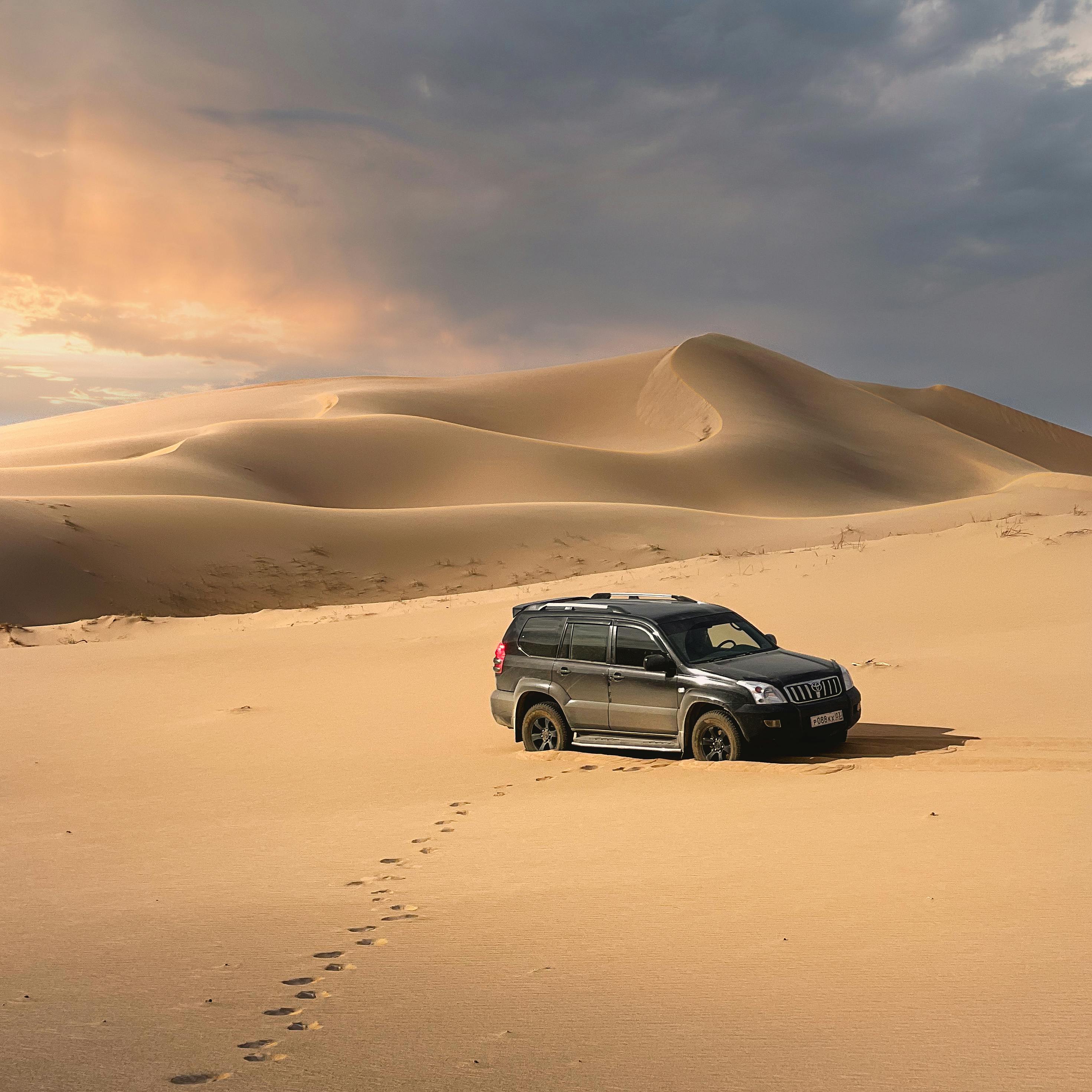 2942x2942 Toyota Land Cruiser Photo, Download