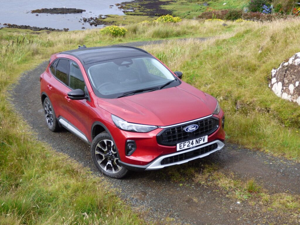 1024x768 Ford Kuga