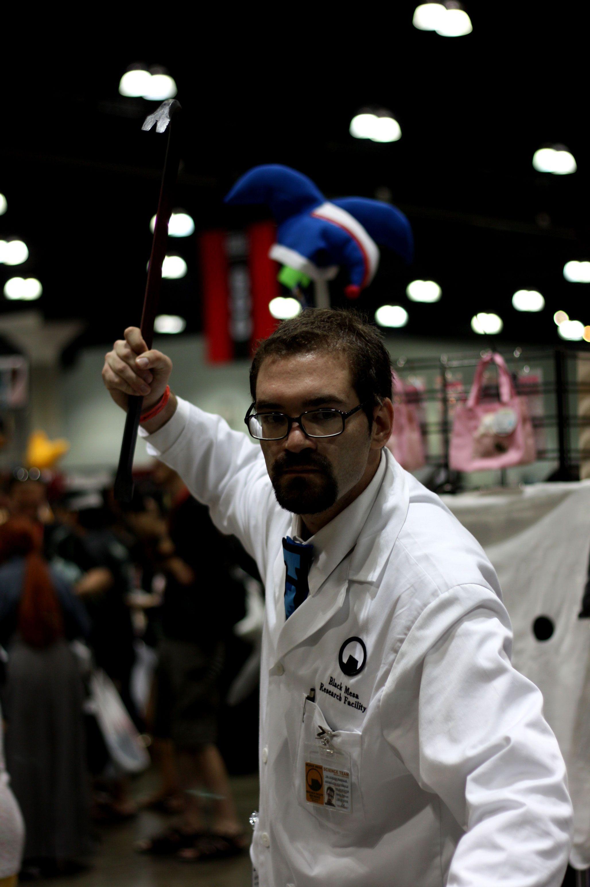2056x3088 Cosplay, Half Life, Gordon Freeman Wallpaper