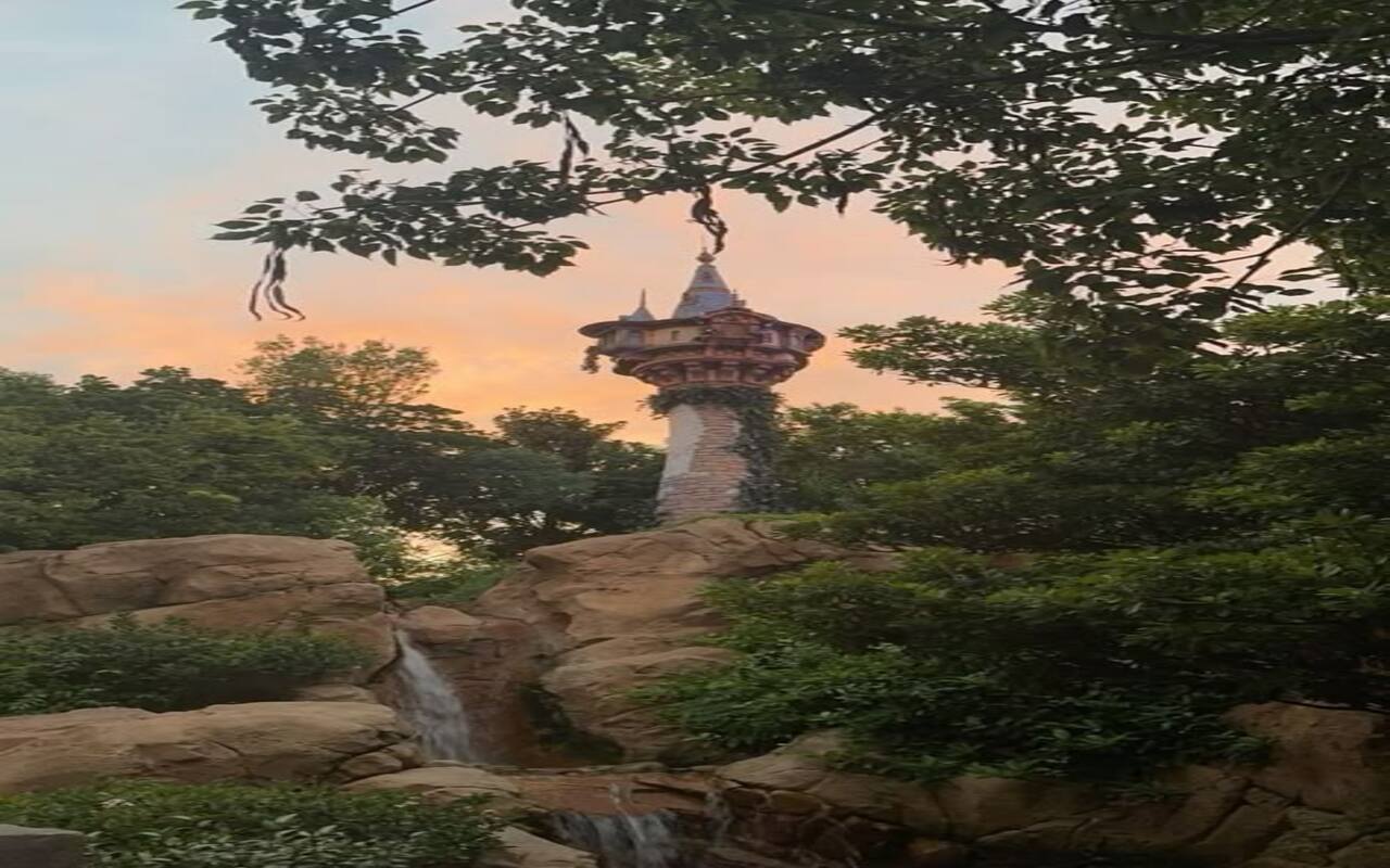 1280x800 tower wallpaper in the middle