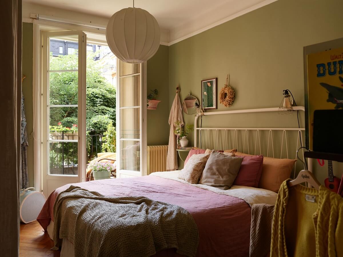 1200x900 A Cozy 1920s Apartment with Original
