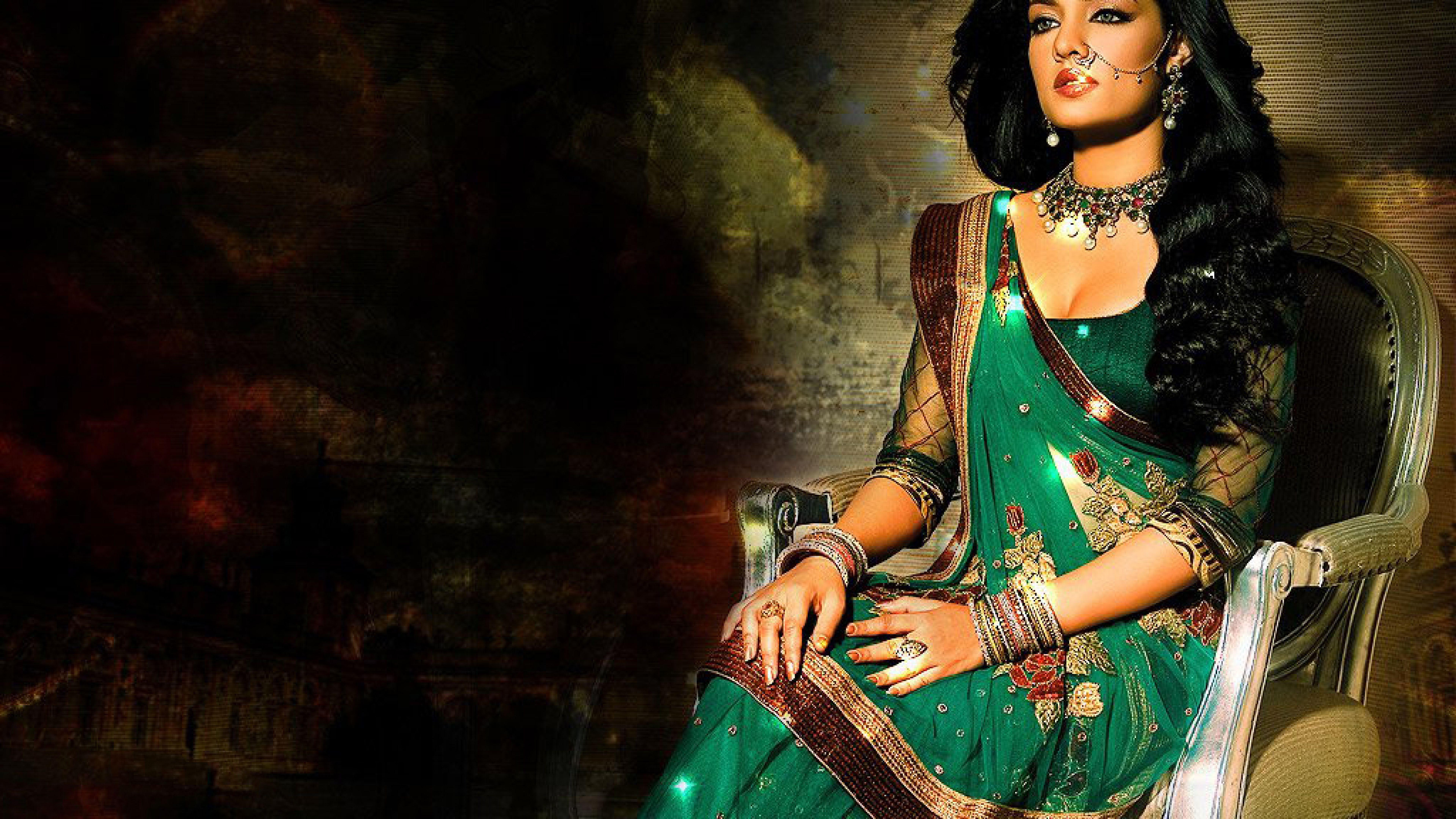 Елочка магия сари. Селина Джейтли в Сари. Актриса индийский Селина Джейтли. Селина Джейтли в платье. Индийские красавицы в Сари.