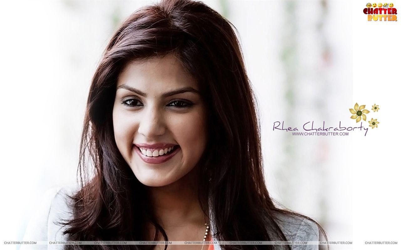 Rhea Chakraborty Wallpapers Top Free Rhea Chakraborty Backgrounds Wallpaperaccess