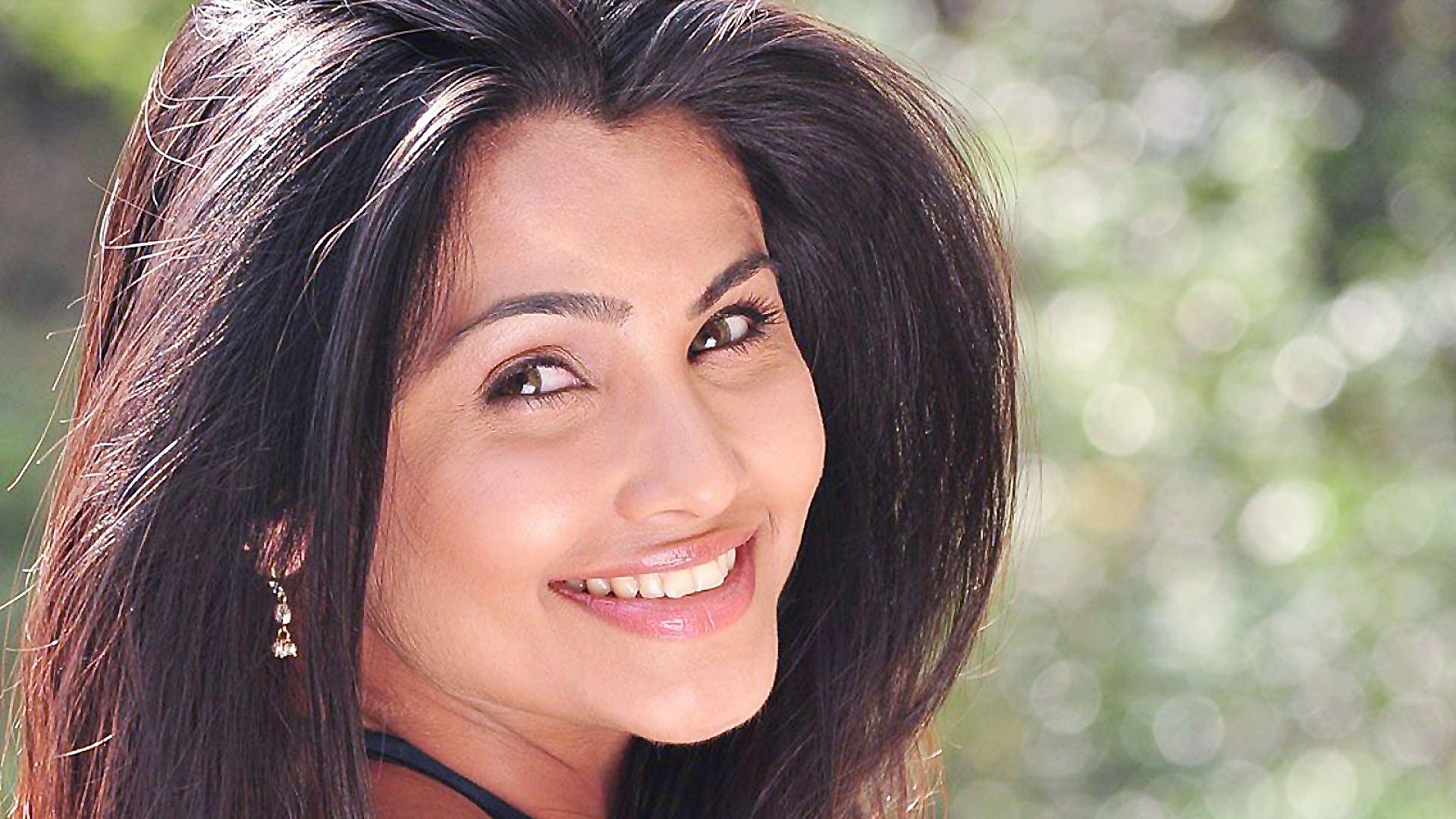 1920x1080 Daisy Shah Wallpaper 15 X 1080