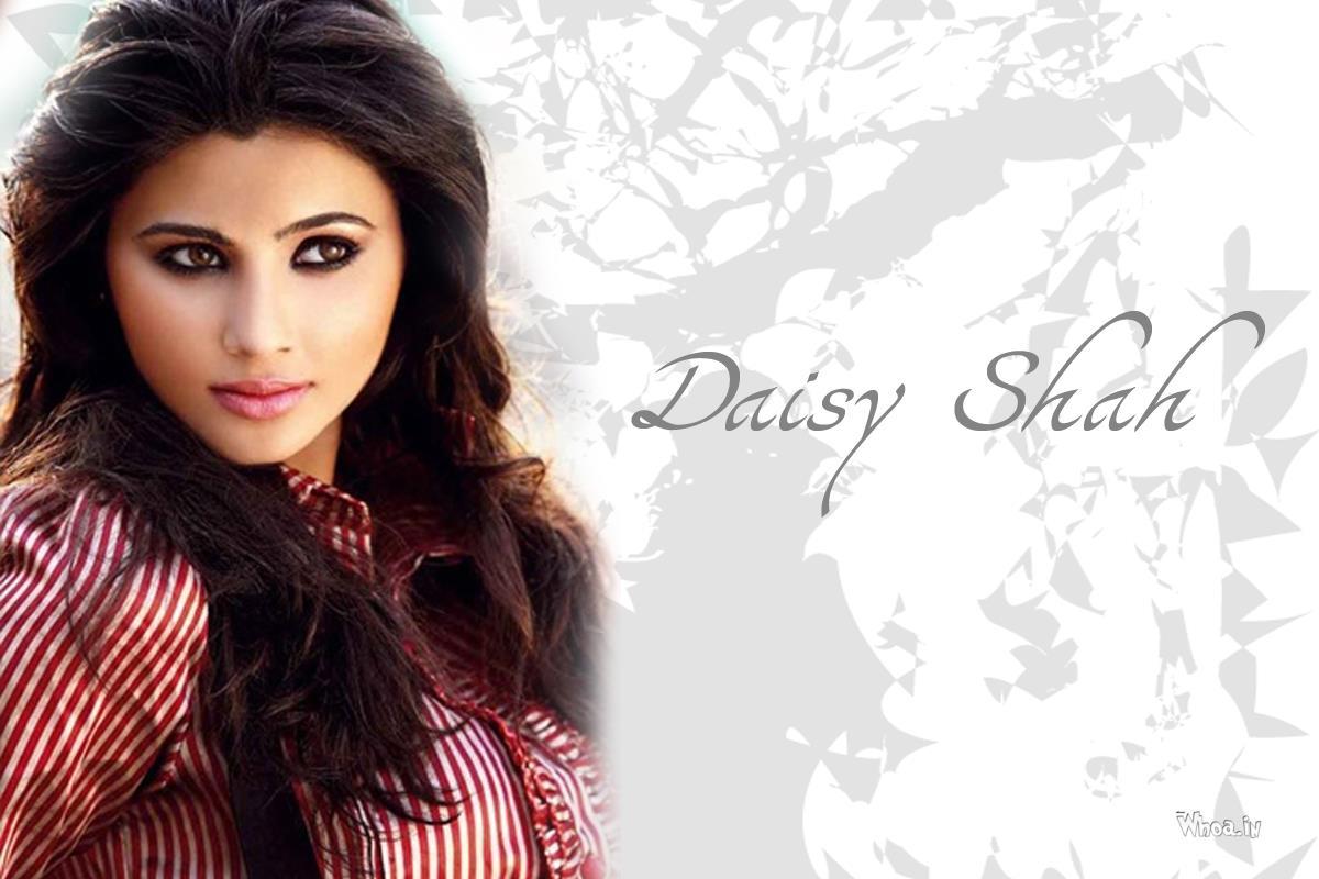 1200x800 Daisy Shah Close Up Face Wallpaper