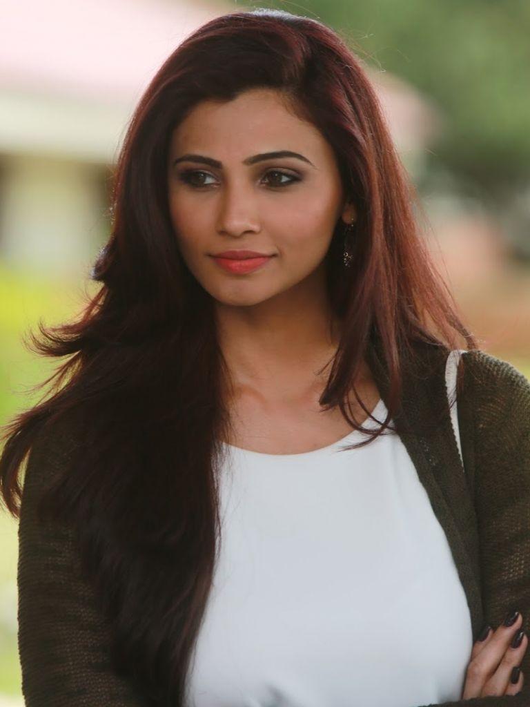 768x1024 Free download Daisy Shah Wallpaper eBharatIN [1600x1066]