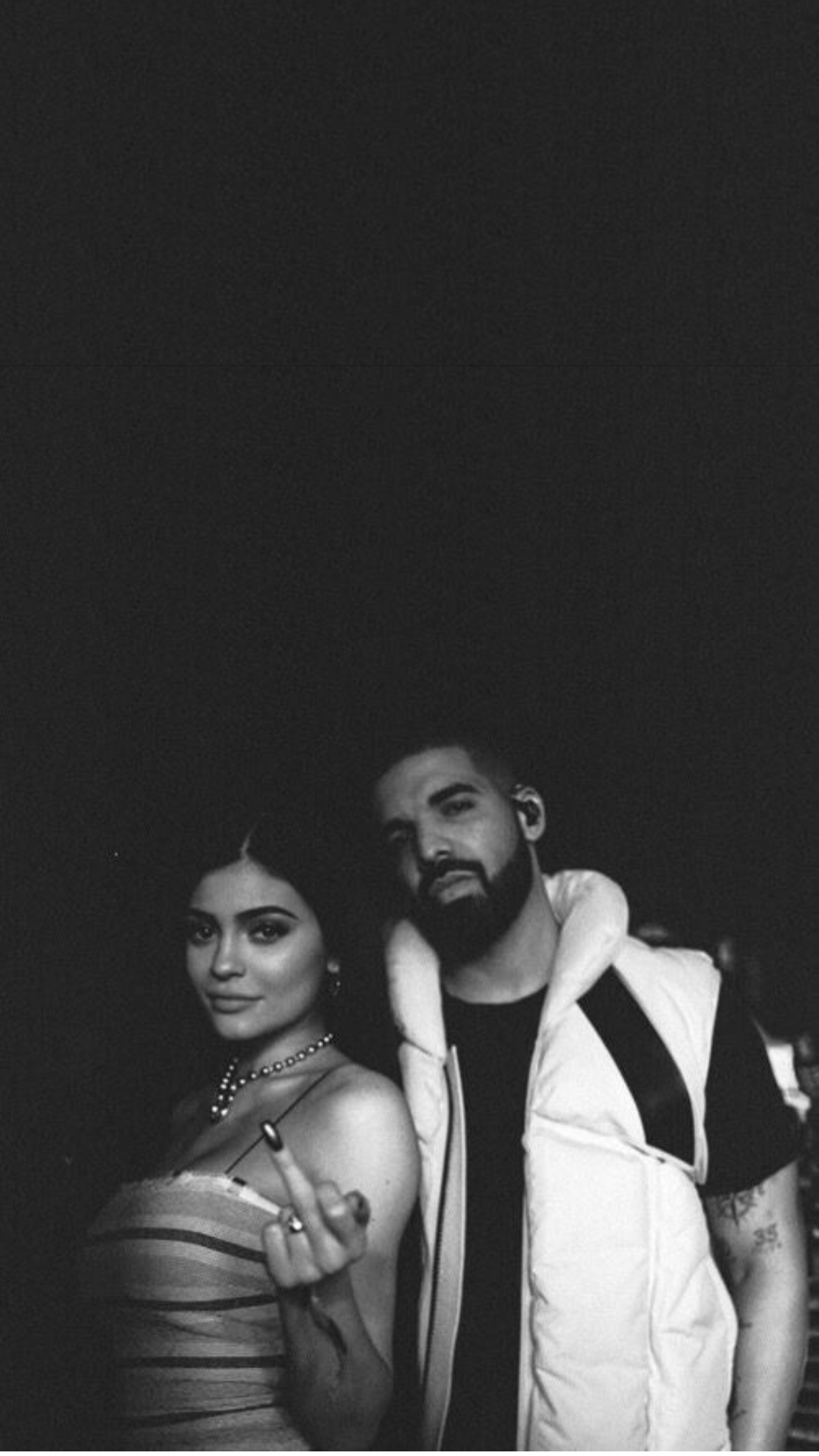 1242x2208 Kylie Jenner 2019 Wallpaper