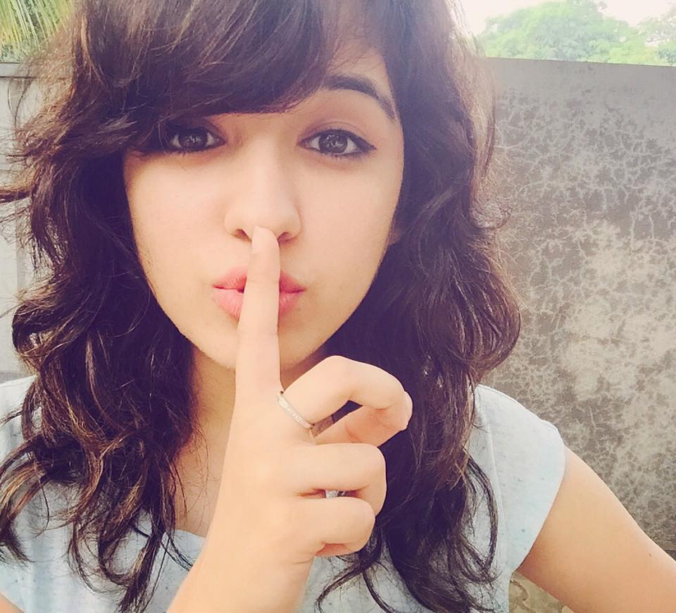 960x870 Shirley Setia Wallpaper