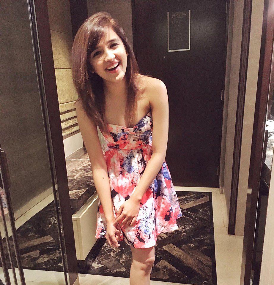 922x960 Cute Shirley Setia HD Wallpaper & 1080p HD Image