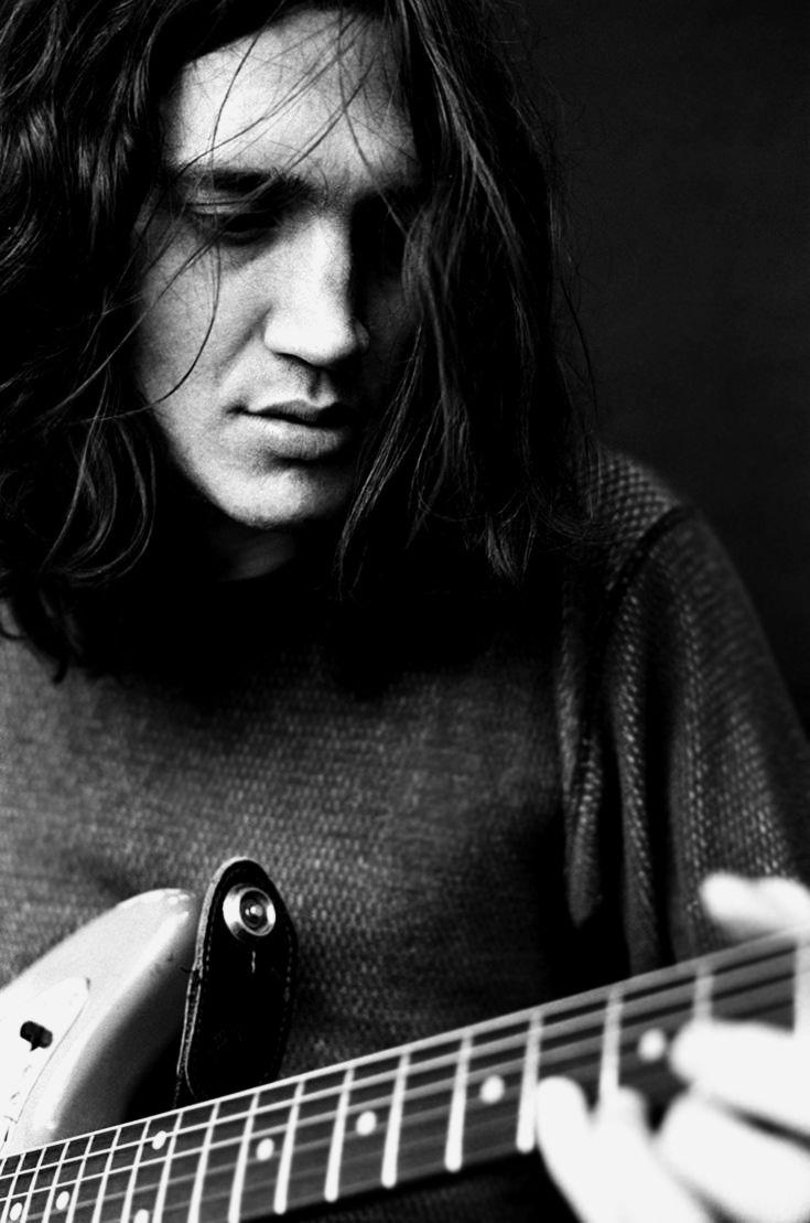 735x1109 acx Frusciante Photo