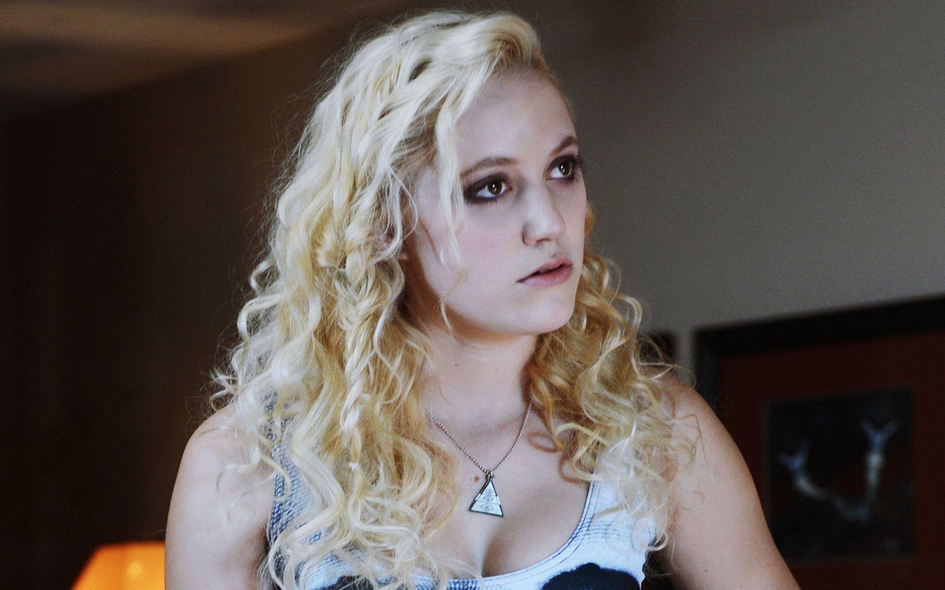 1920x1200 Maika Monroe Wallpaper 4 X 1200