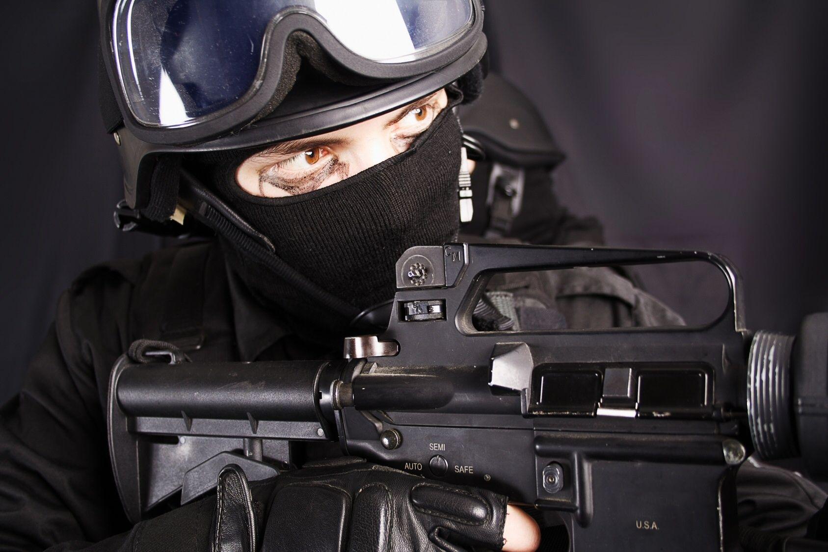 1687x1125 SWAT Picture Wallpaper